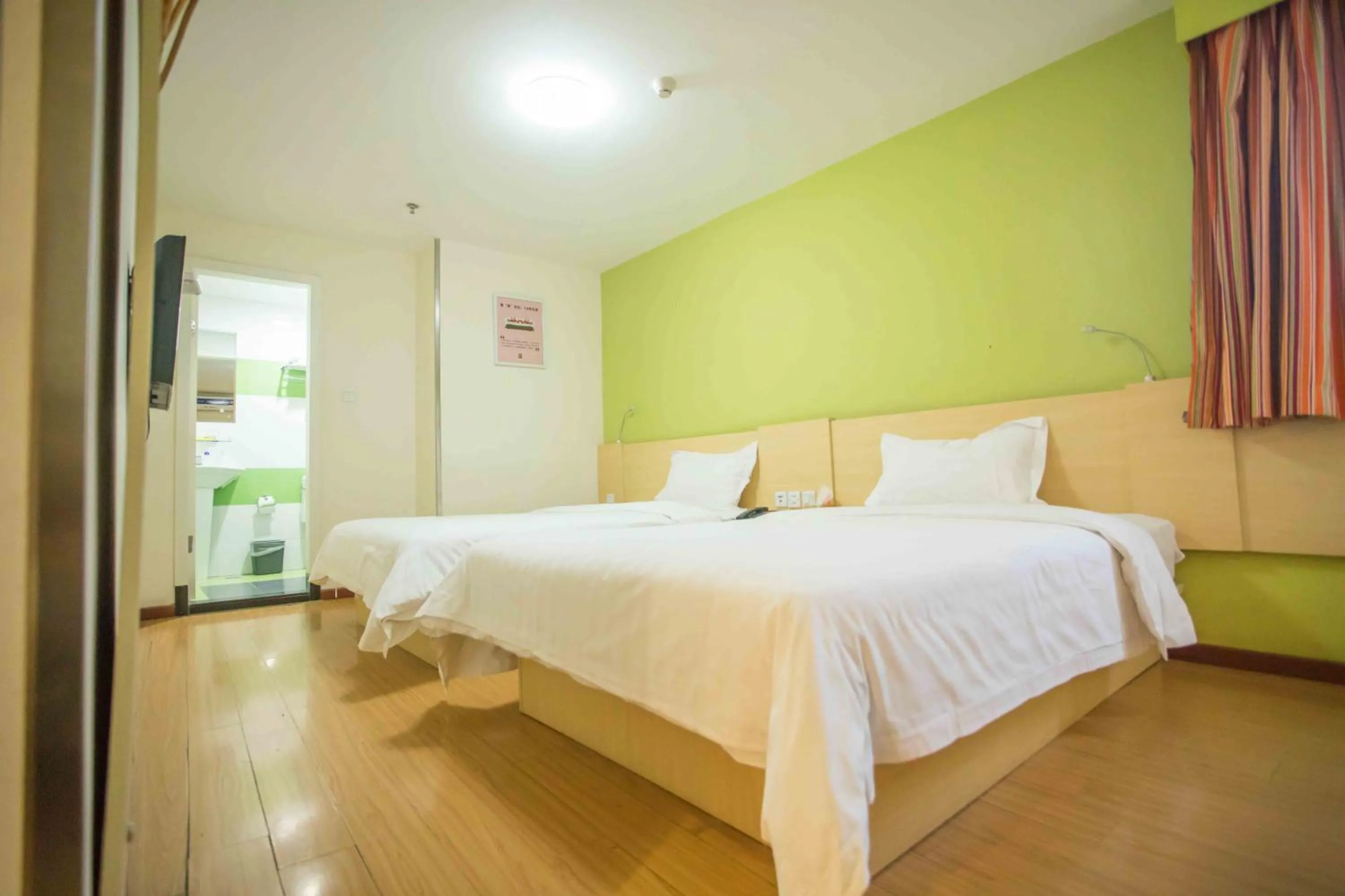 Bed in 7Days Inn Huizhou West Lake