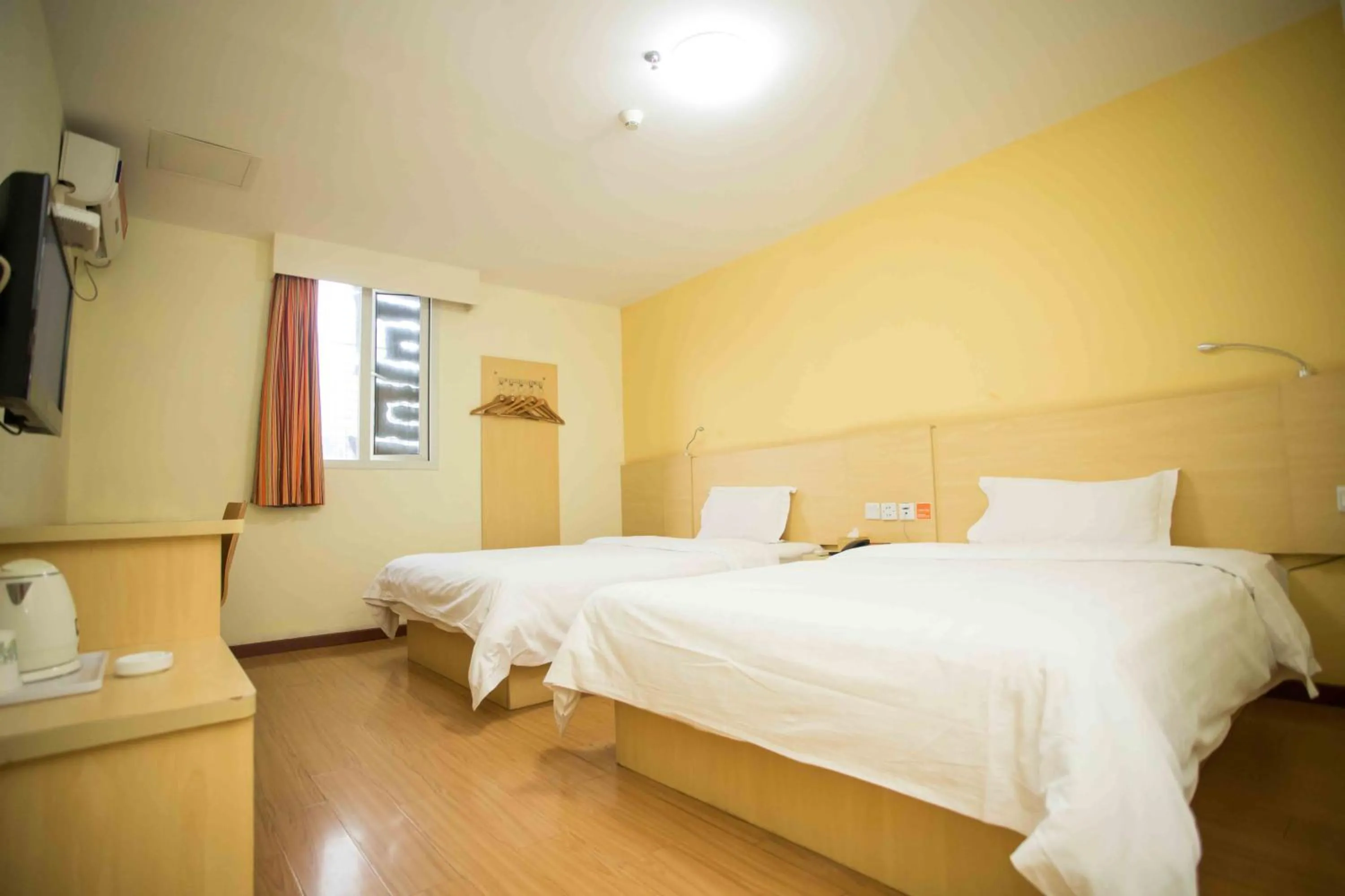 Bed in 7Days Inn Huizhou West Lake