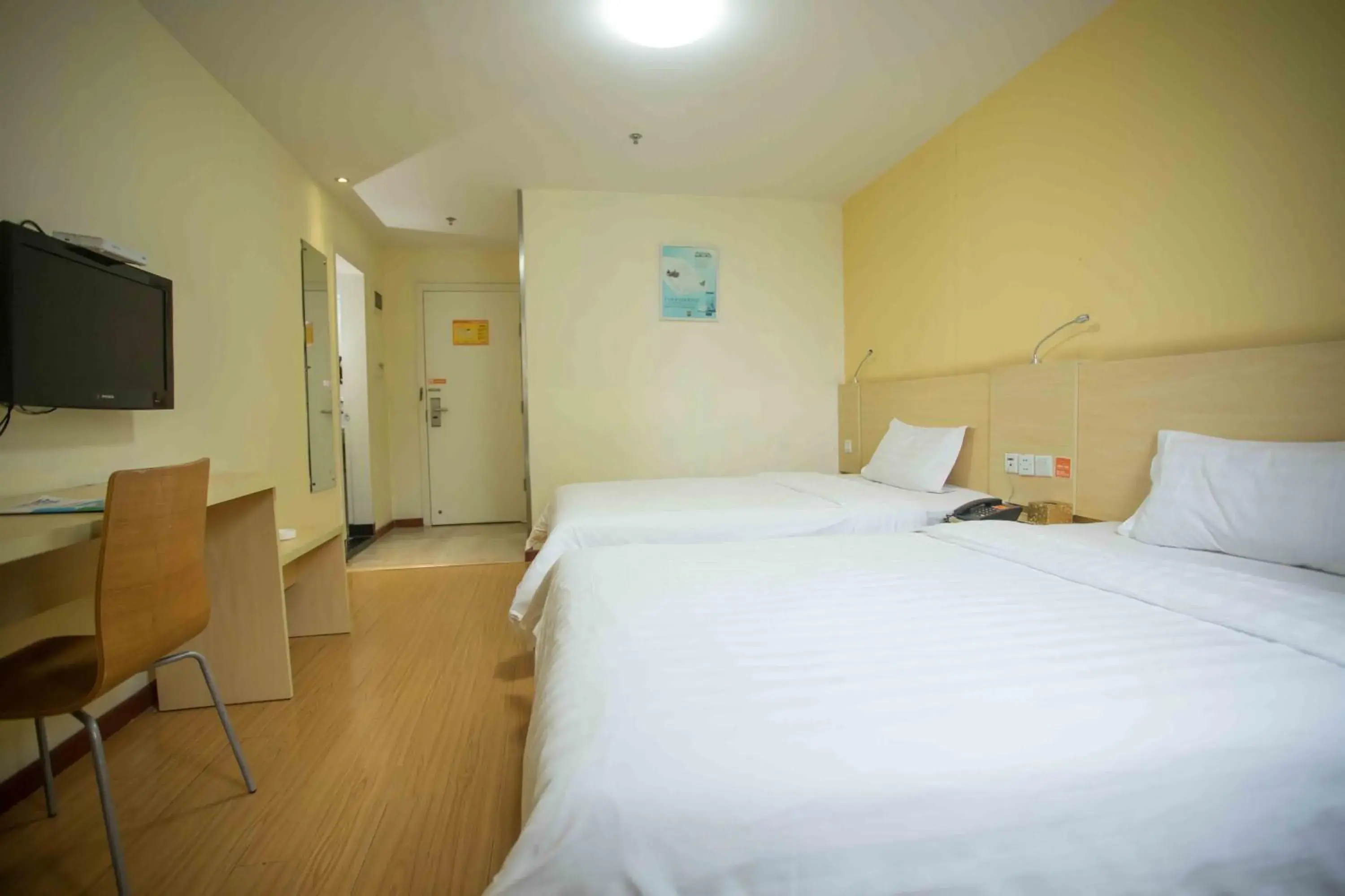 Bed in 7Days Inn Huizhou West Lake Bed in 7Days Inn Huizhou West Lake