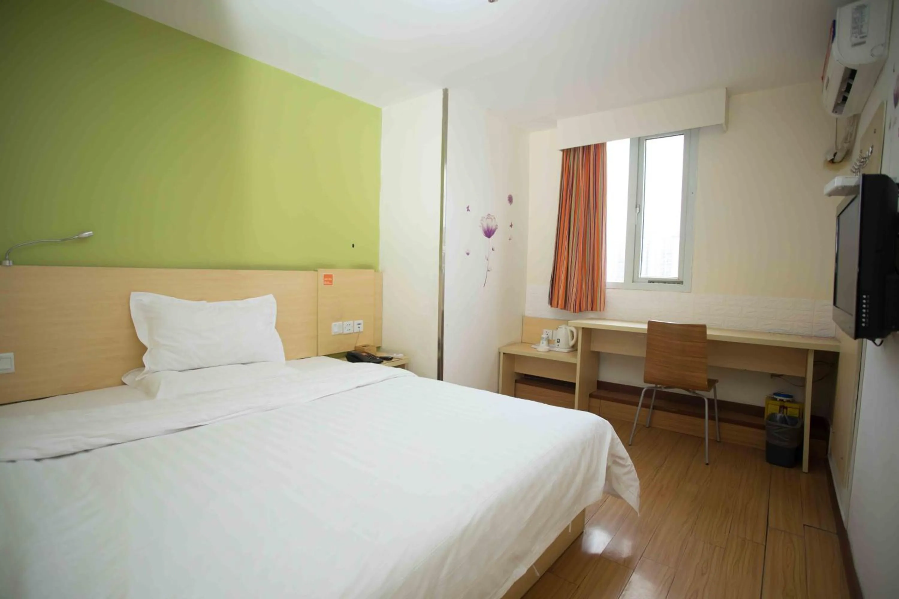 Bed in 7Days Inn Huizhou West Lake