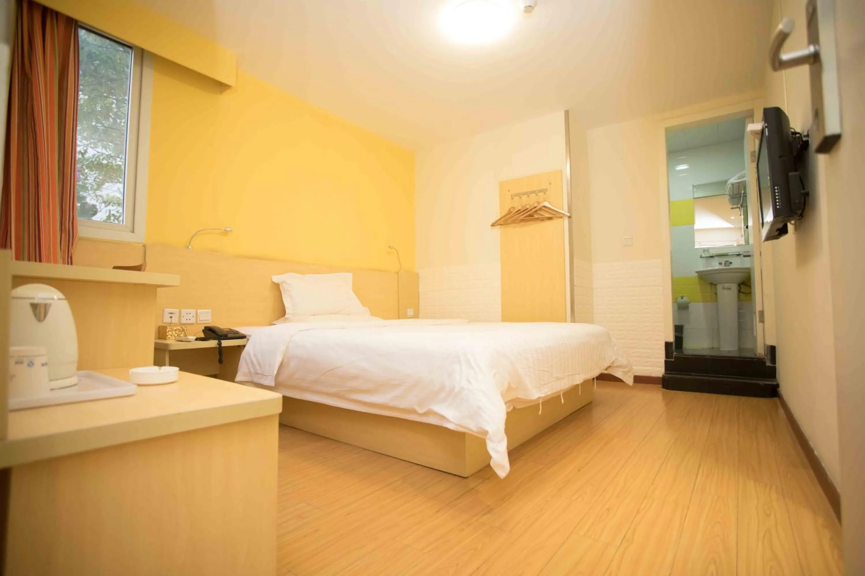 Bed in 7Days Inn Huizhou West Lake