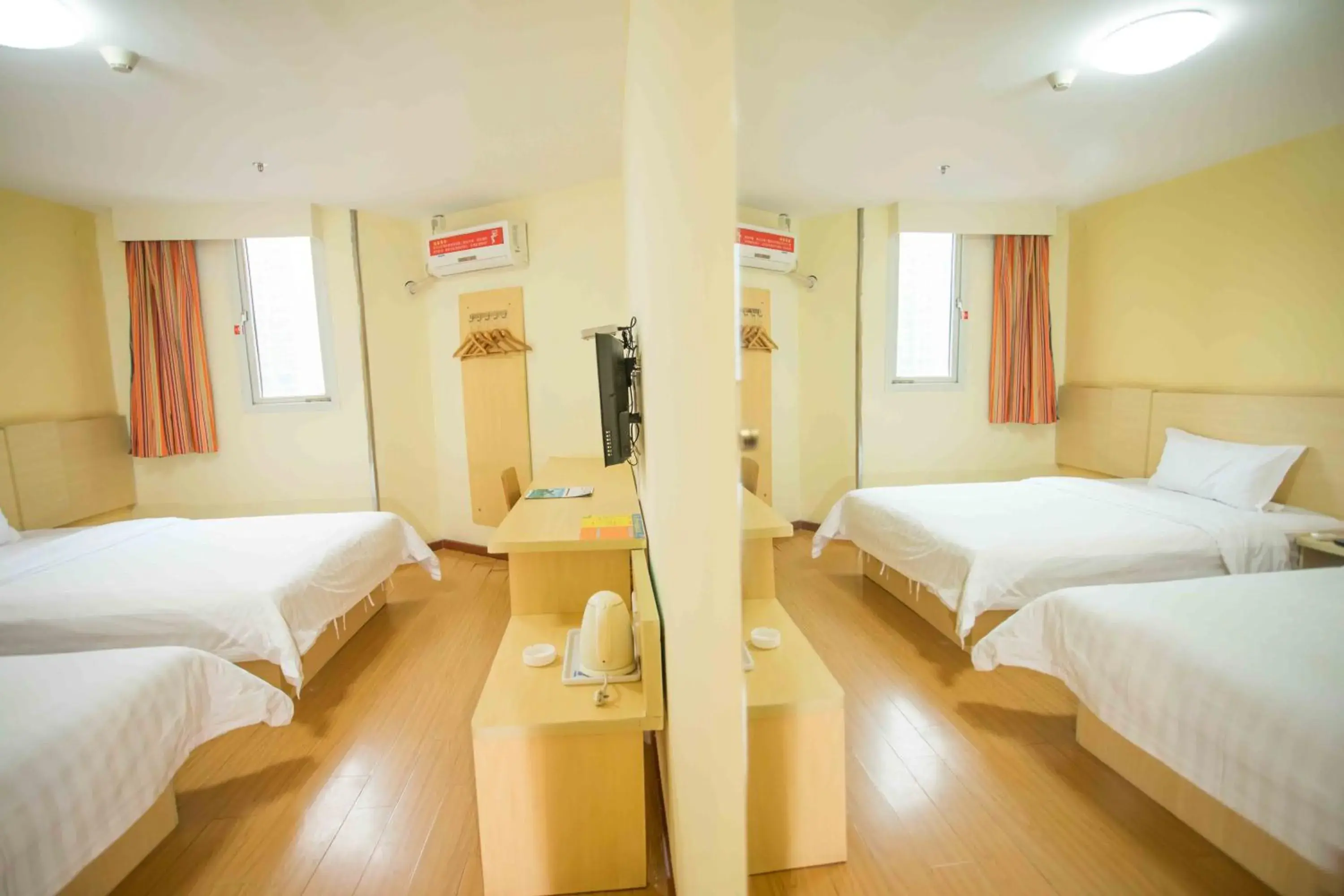 Bed in 7Days Inn Huizhou West Lake Bed in 7Days Inn Huizhou West Lake