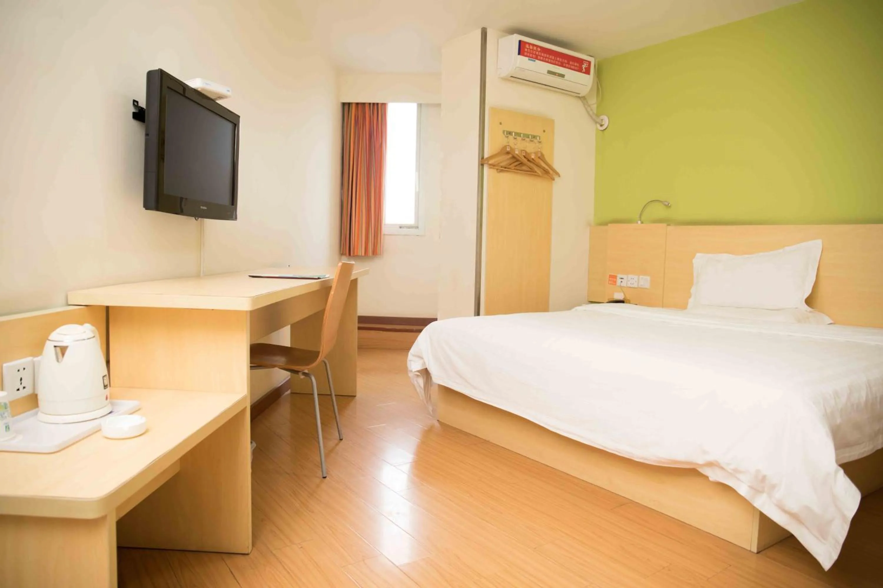 Bed in 7Days Inn Huizhou West Lake