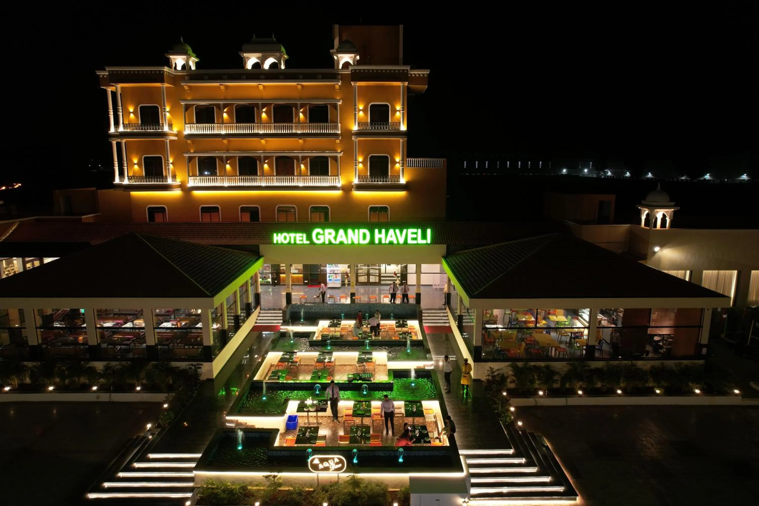 Restaurant/places to eat in Hotel Grand Haveli