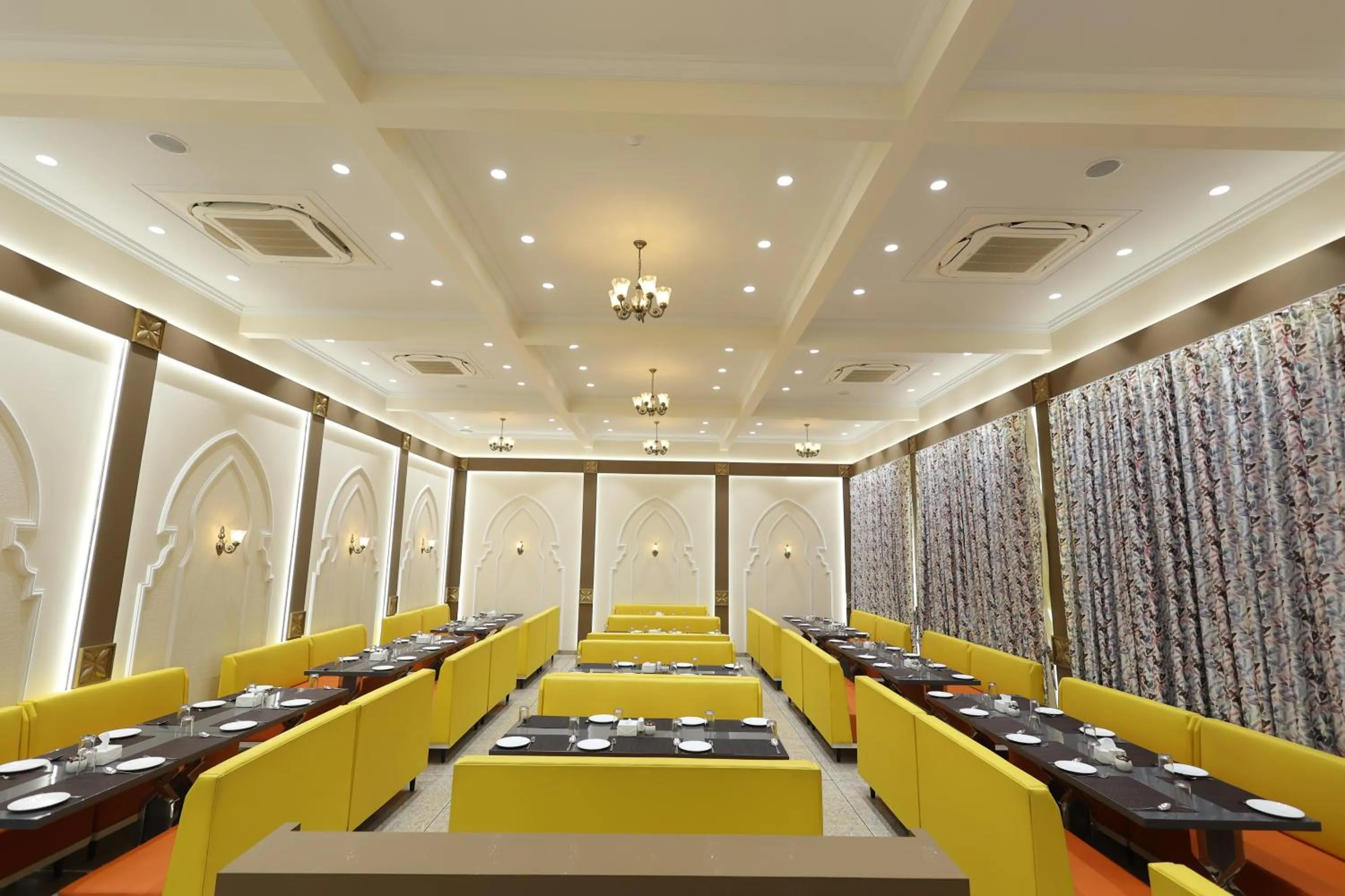 Restaurant/places to eat in Hotel Grand Haveli