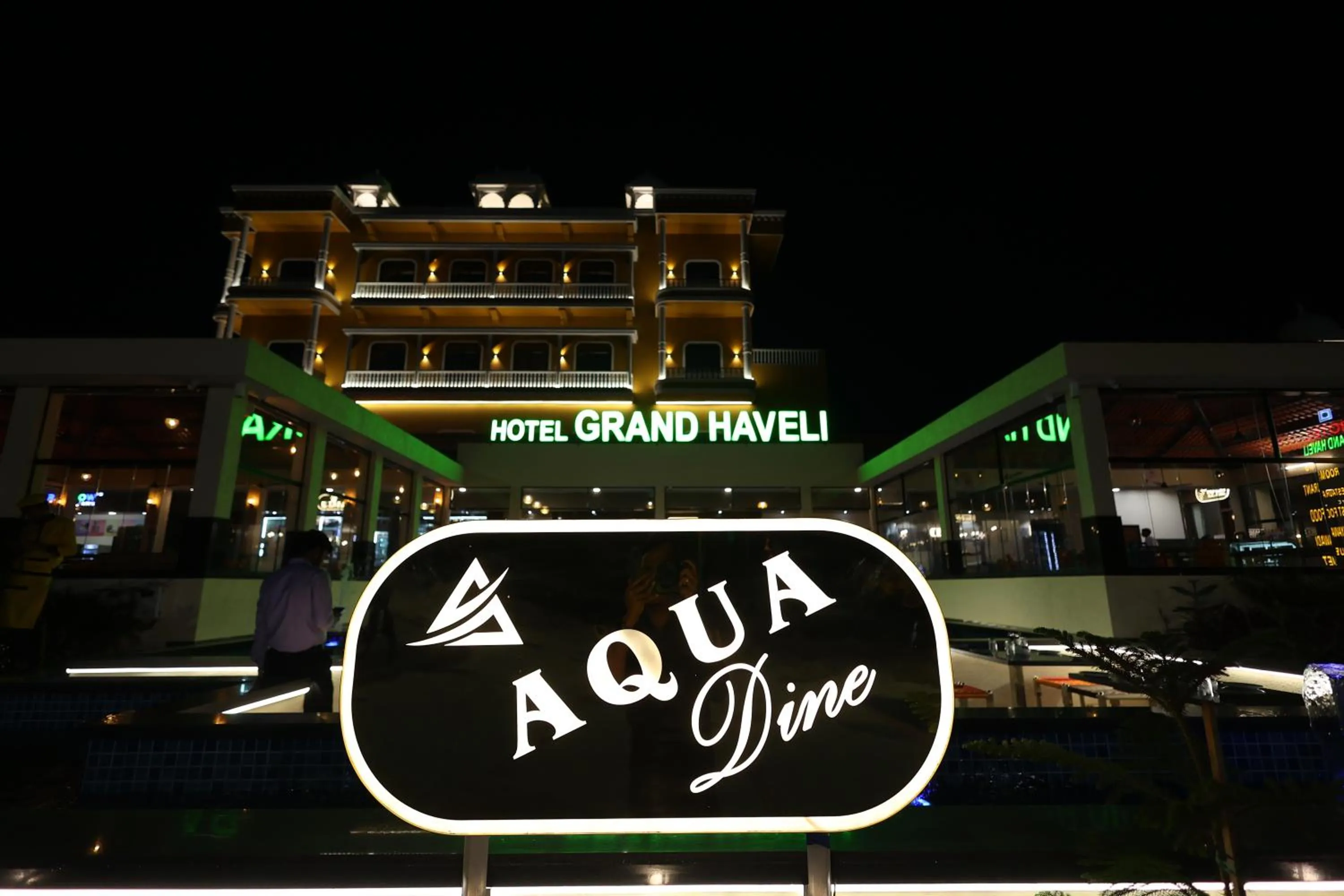 Restaurant/places to eat in Hotel Grand Haveli