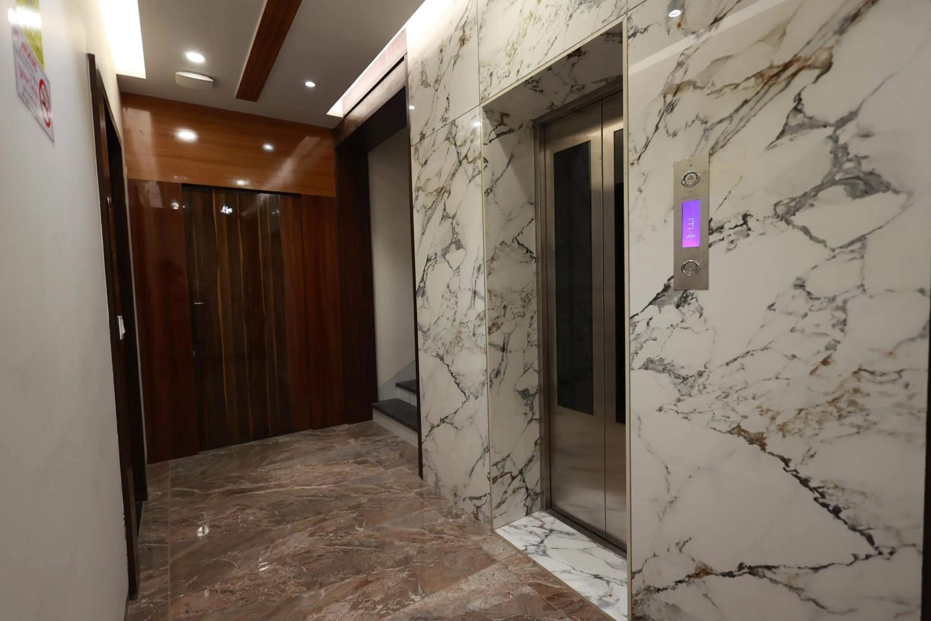 elevator in Hotel Grand Haveli