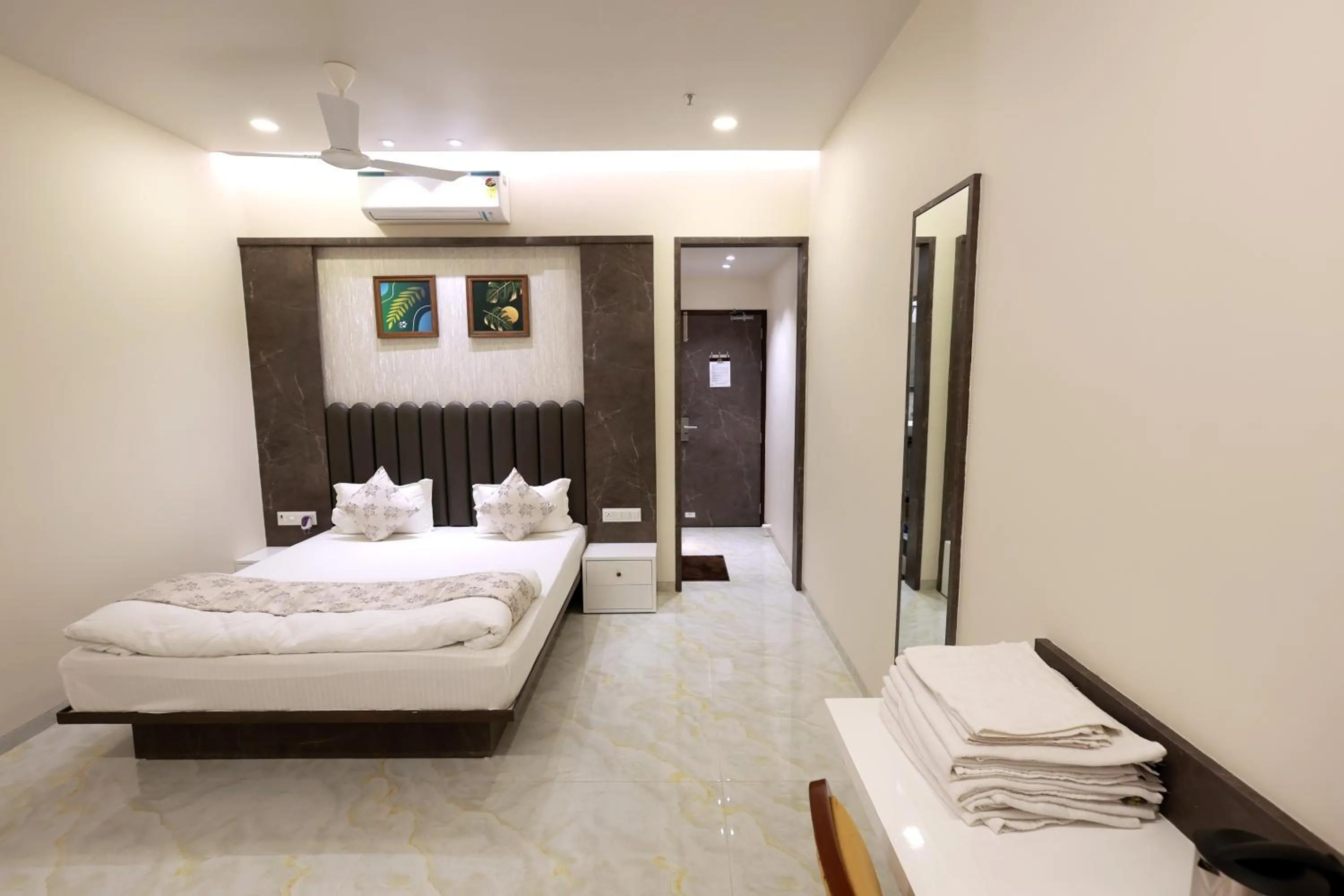 Bedroom, Bed in Hotel Grand Haveli