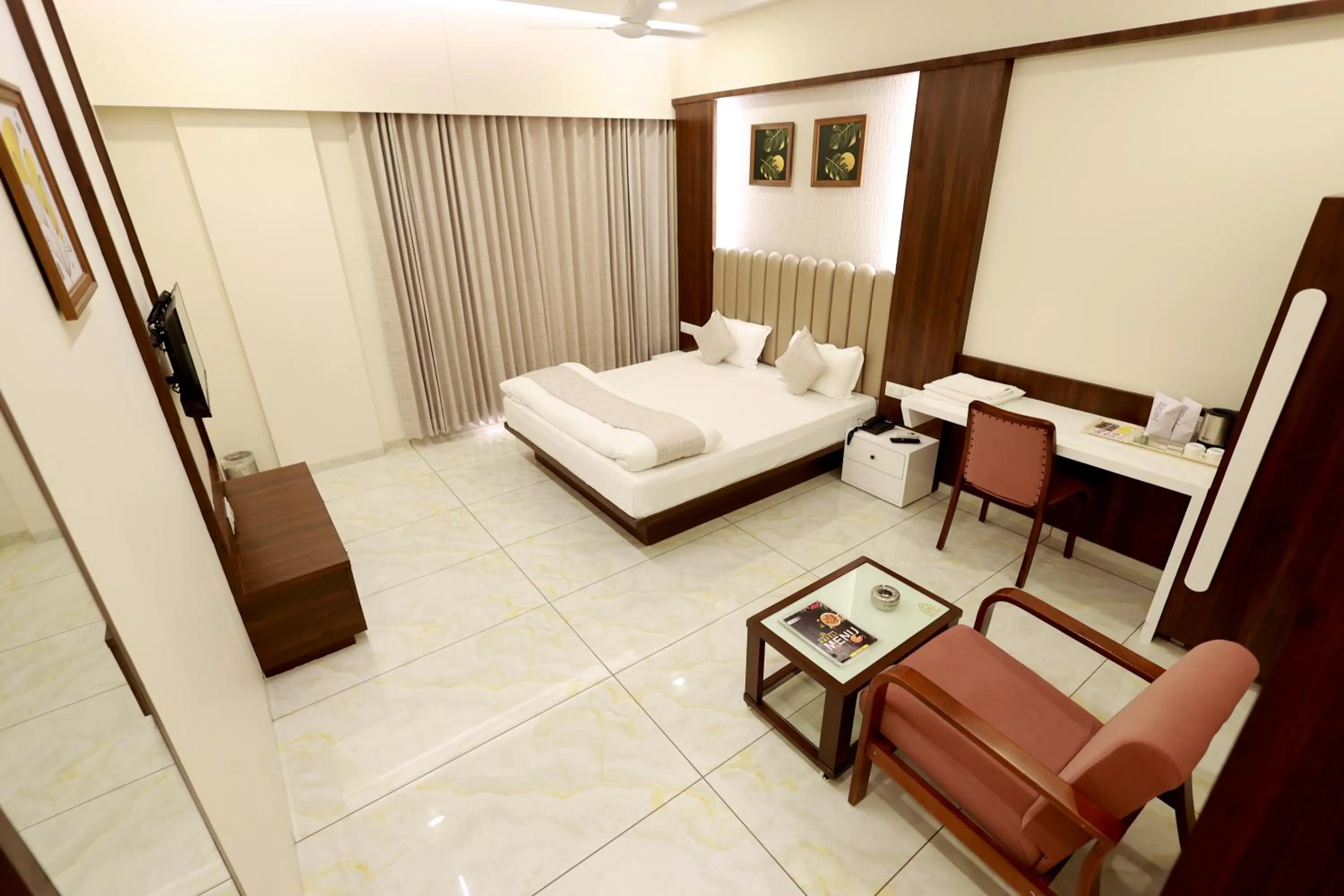 Living room, Bed in Hotel Grand Haveli