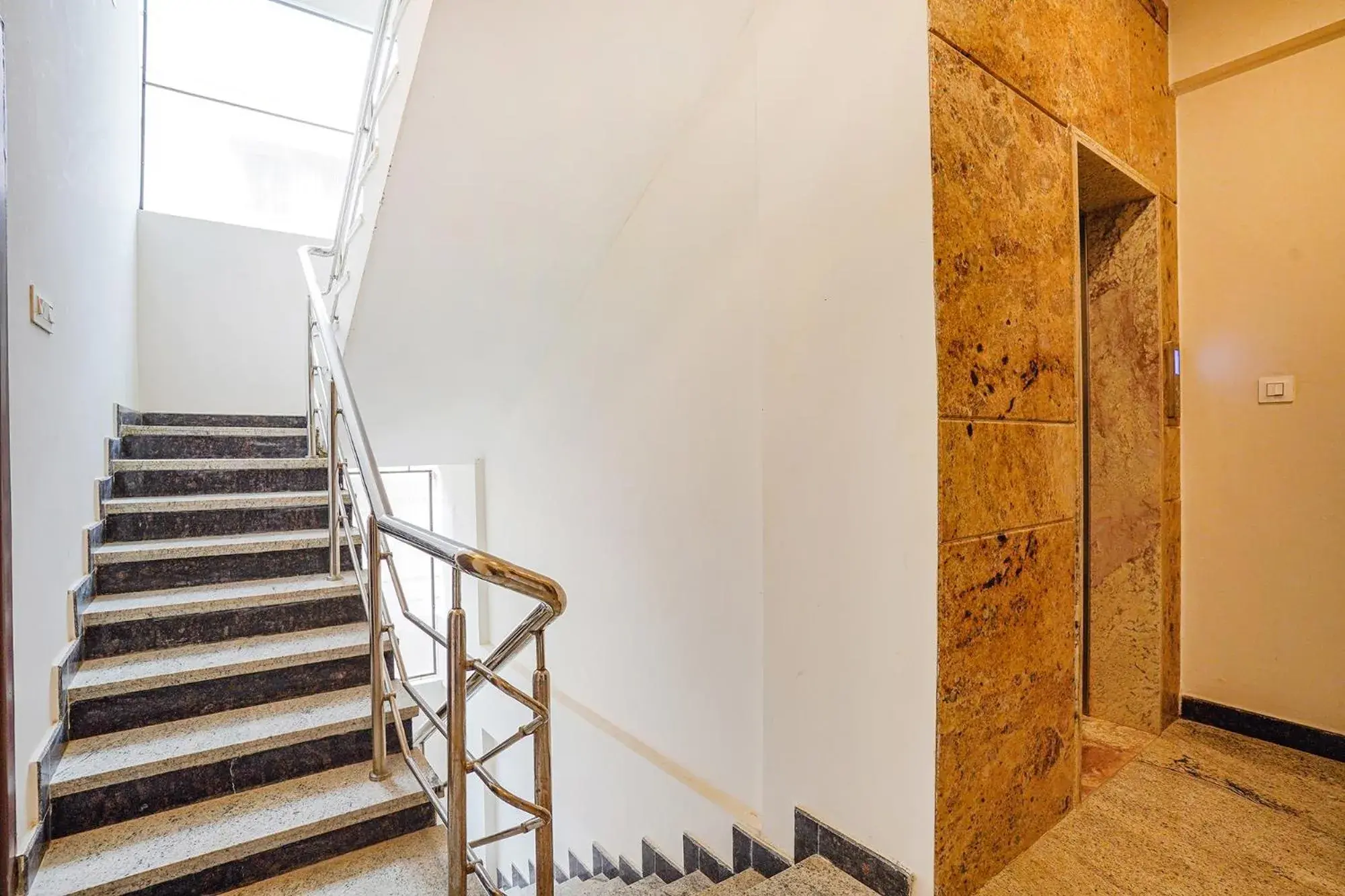 Lobby or reception in FabHotel The Pearl Boutique - Electronic City Lobby or reception in FabHotel The Pearl Boutique - Electronic City