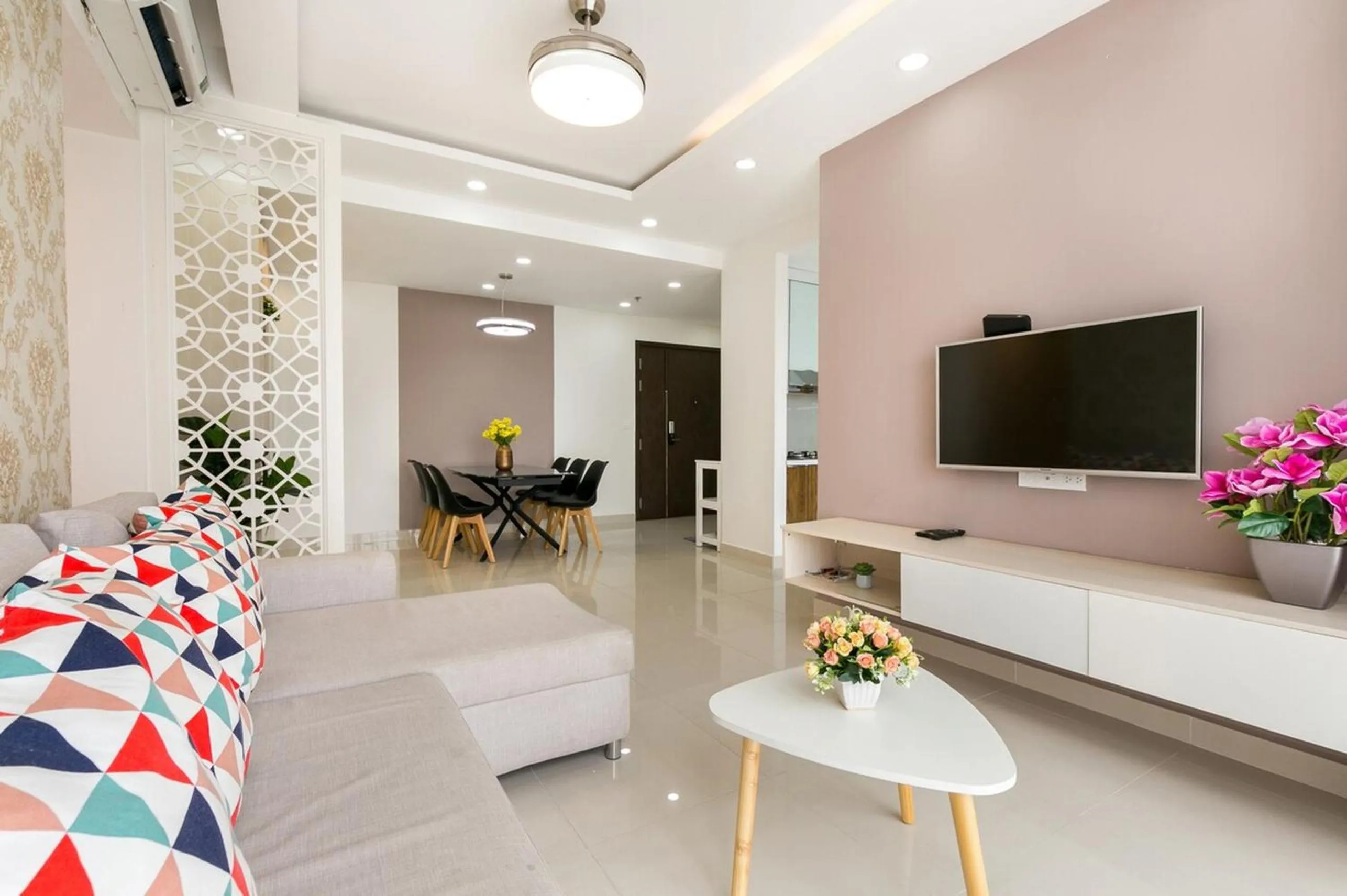 TV and multimedia in The RiverGate Apartments & Condo Saigon