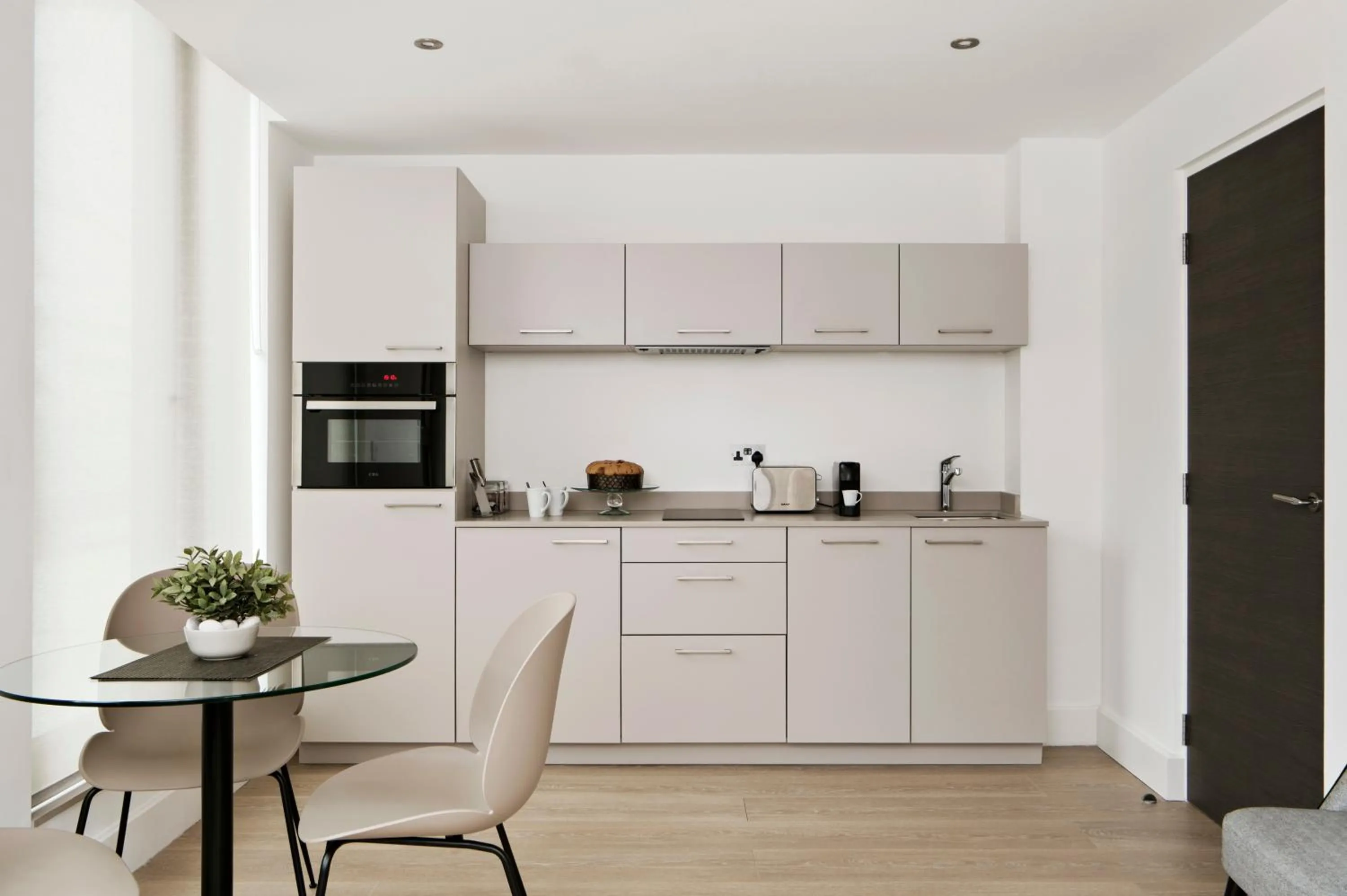 Kitchen or kitchenette in The Jubilee by Supercity Aparthotels