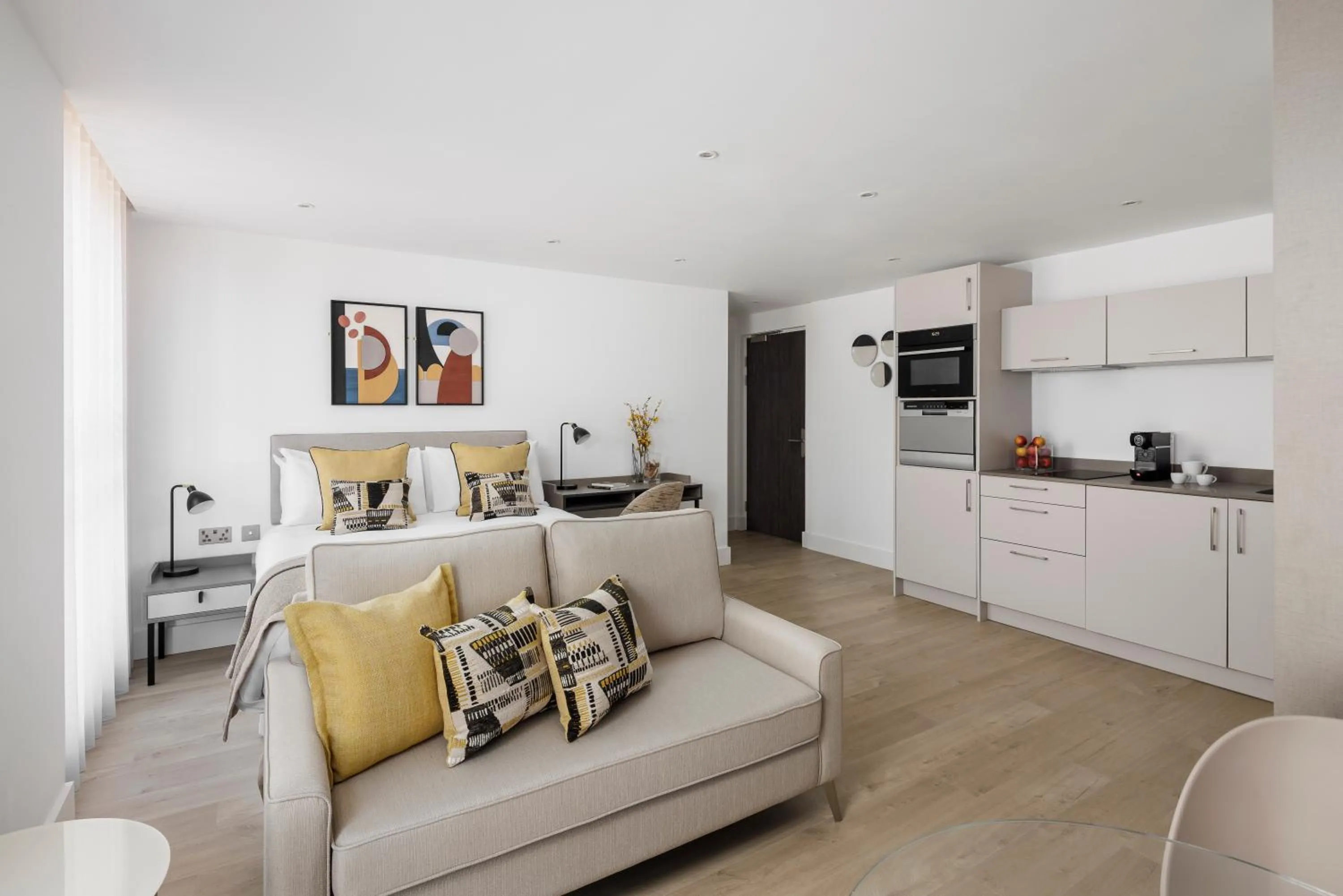 Kitchen or kitchenette in The Jubilee by Supercity Aparthotels