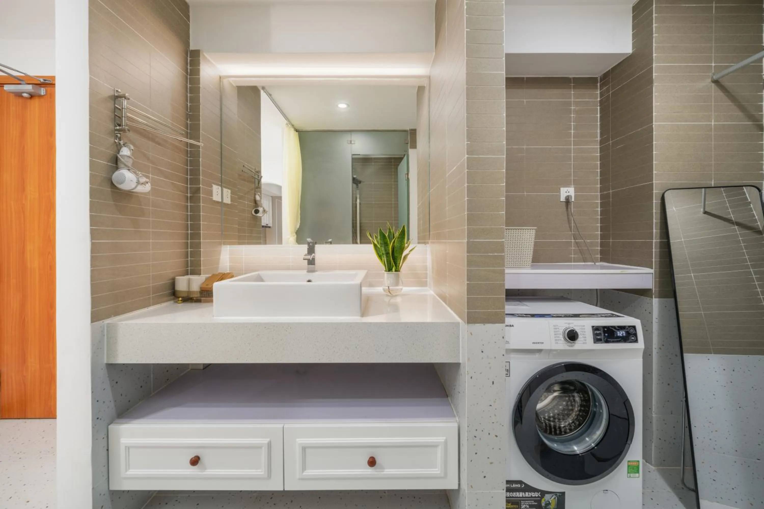 Shower, Bed in Q Apartment Da Nang