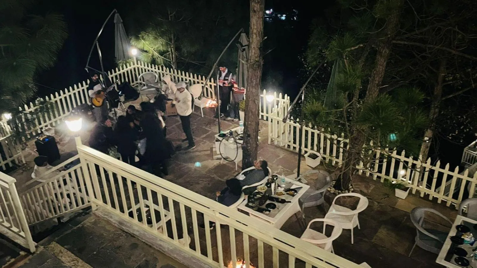 Restaurant/places to eat in Koro Treehouse Resort Luxury Wooden Cottages and Villas with Private Pool