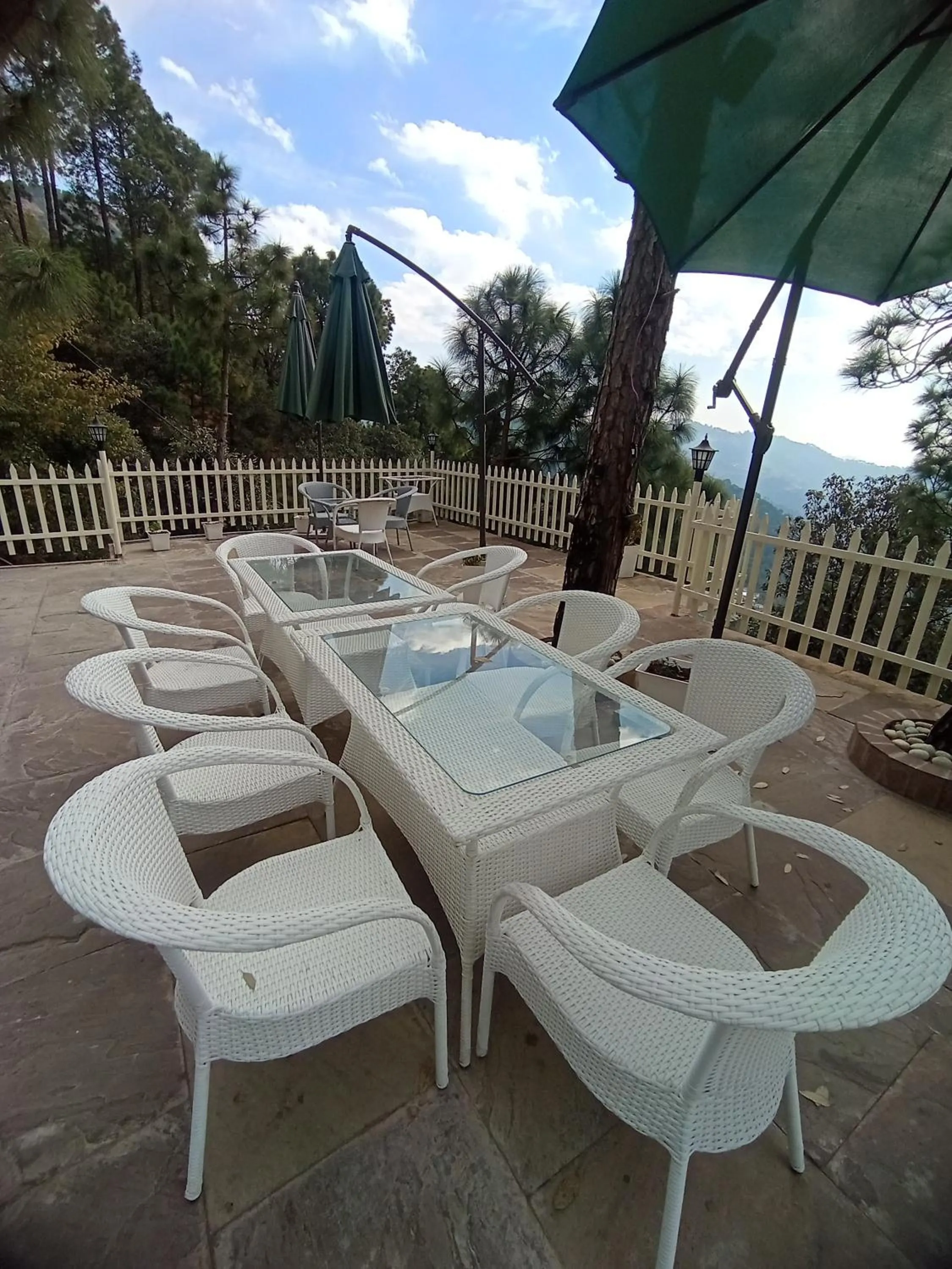 Restaurant/places to eat in Koro Treehouse Resort Luxury Wooden Cottages and Villas with Private Pool