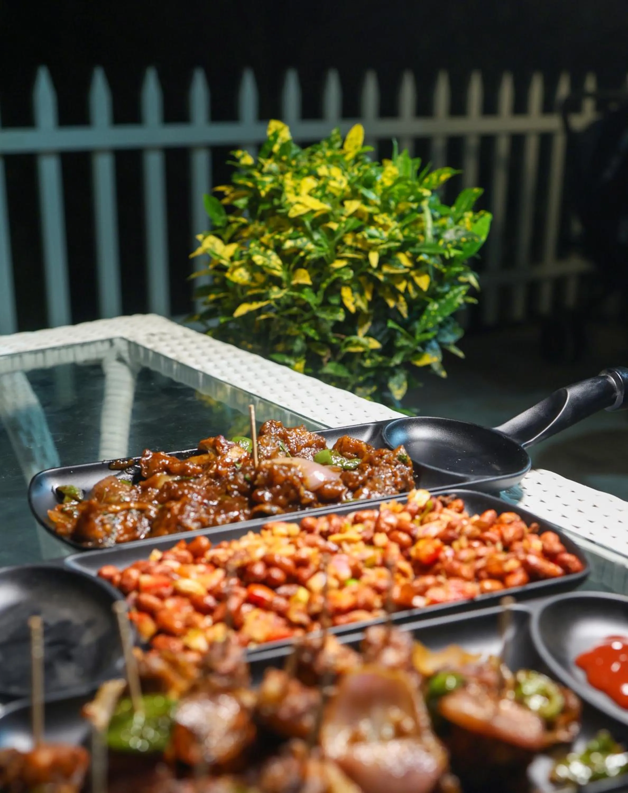 Restaurant/places to eat in Koro Treehouse Resort Luxury Wooden Cottages and Villas with Private Pool