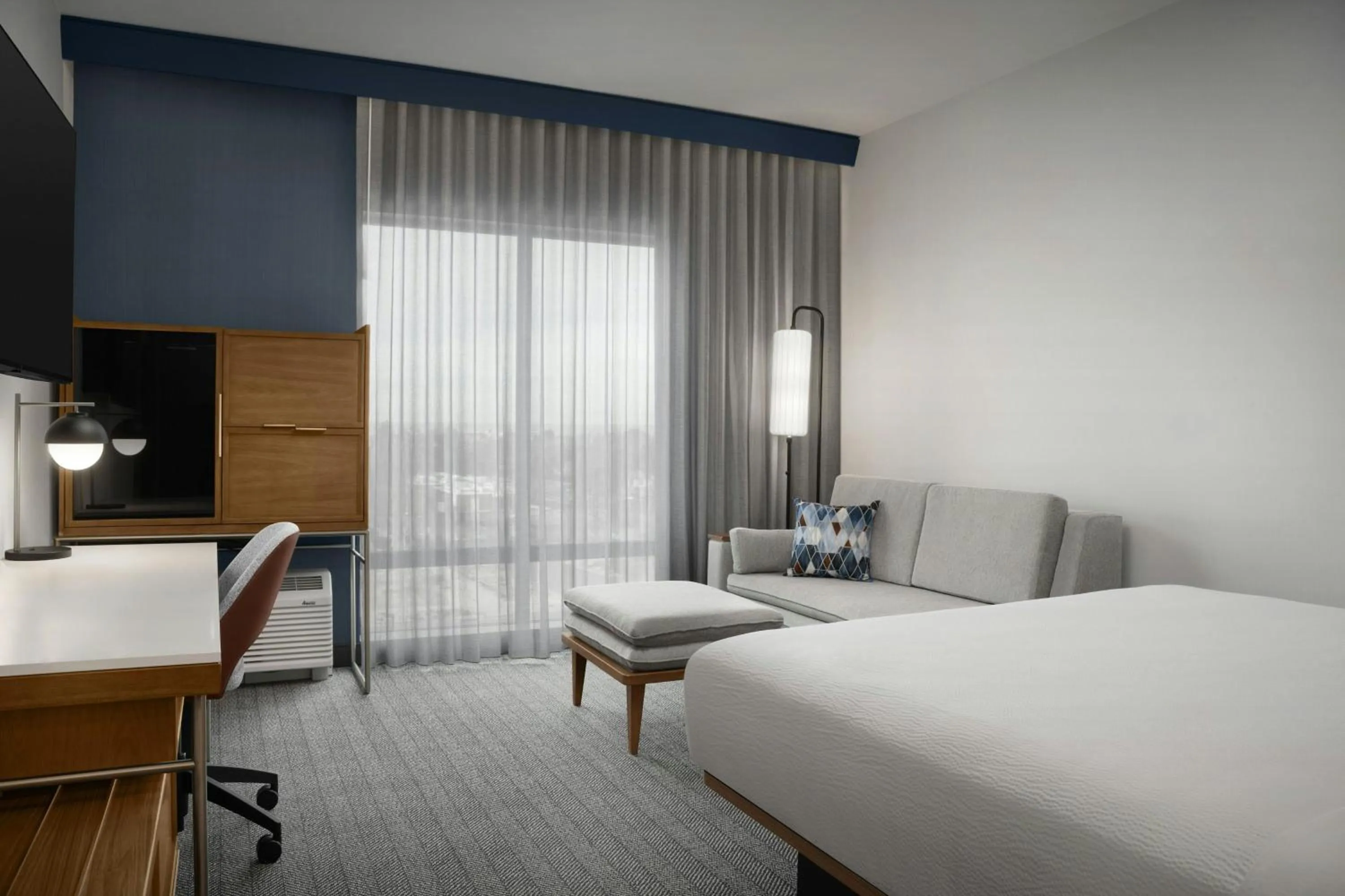 Photo of the whole room, Bed in Courtyard by Marriott Antioch Pittsburg