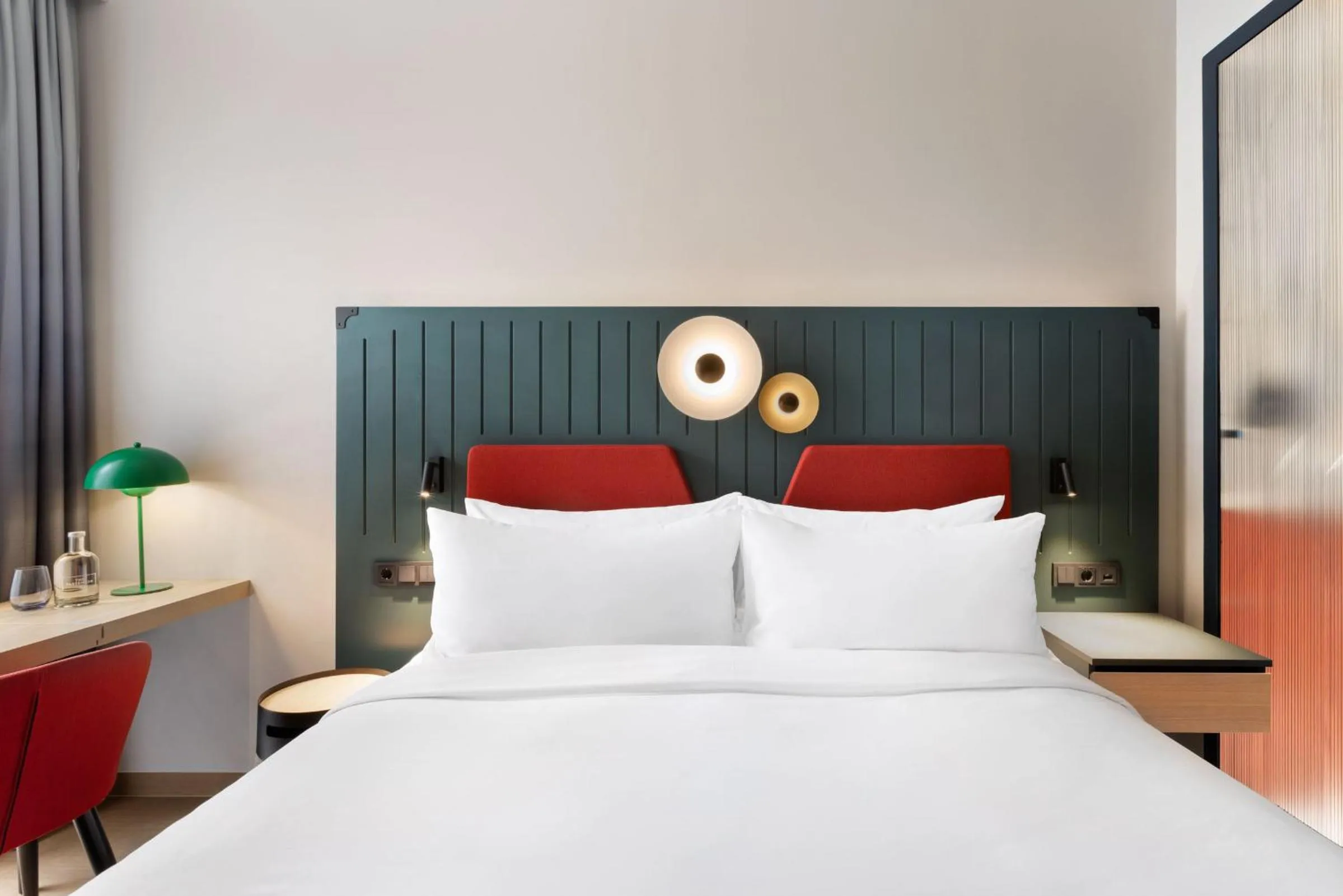 Bed in The Passenger, a Tribute Portfolio Hotel