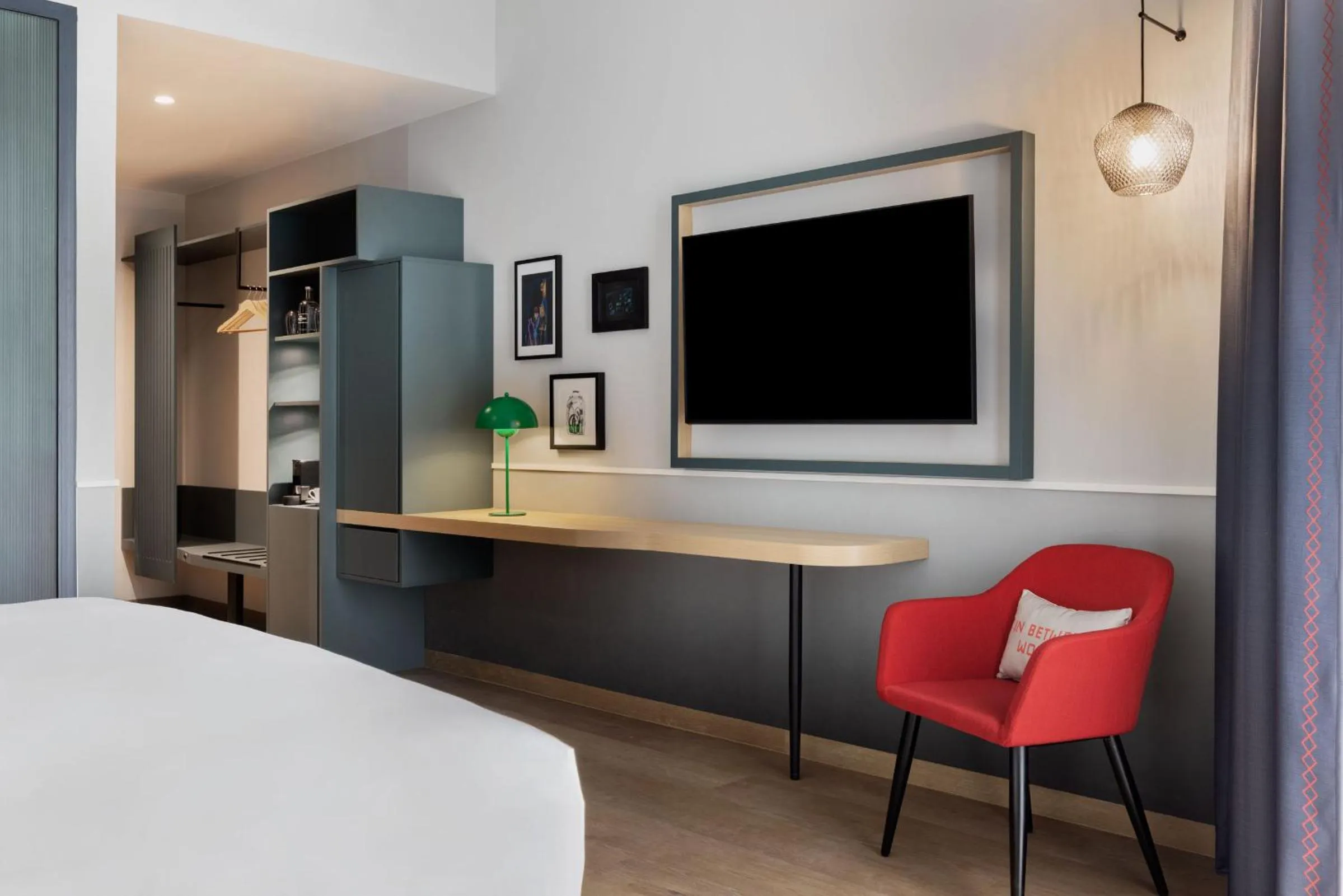 TV and multimedia, Bed in The Passenger, a Tribute Portfolio Hotel