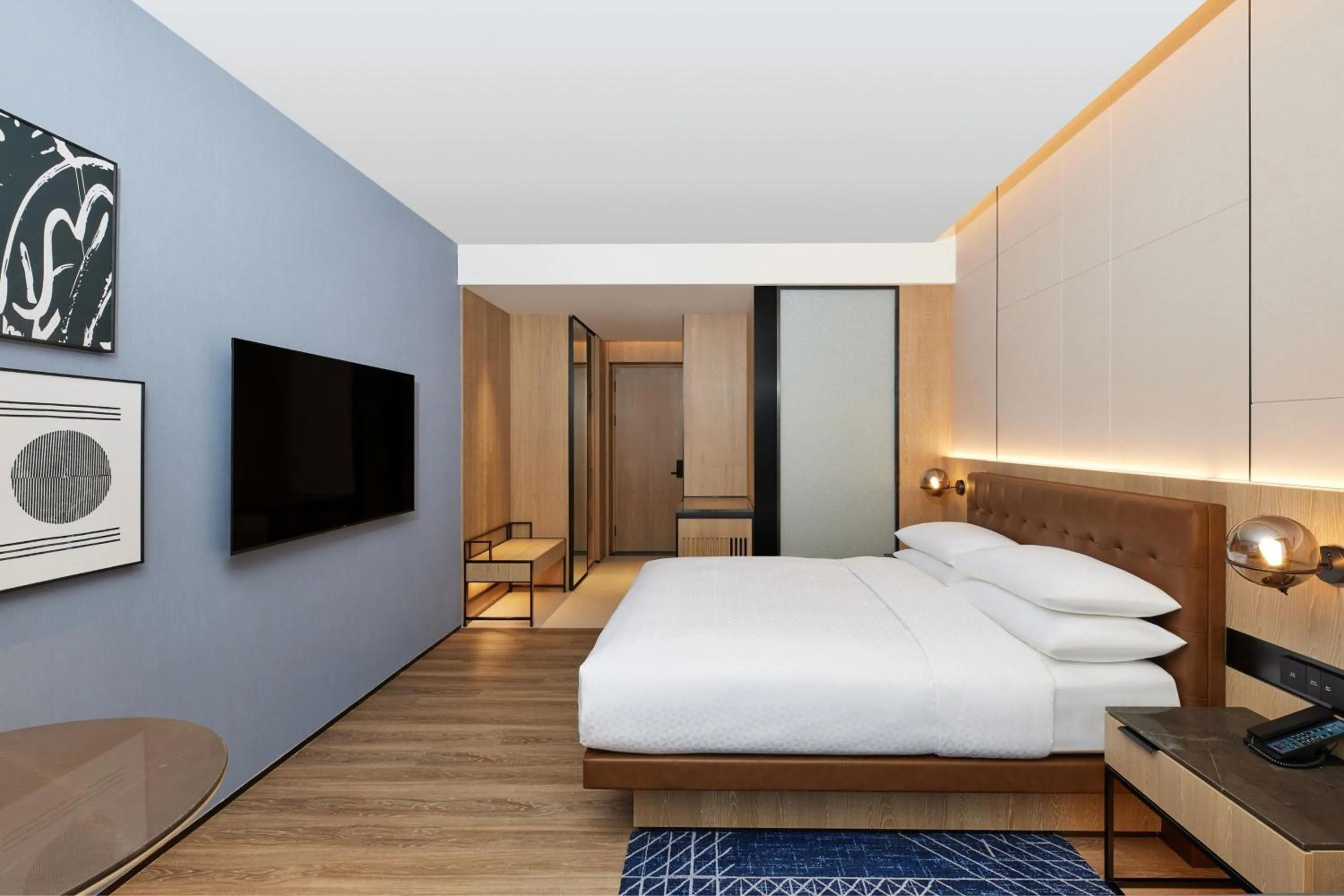 Photo of the whole room, Bed in Four Points by Sheraton Huzhou