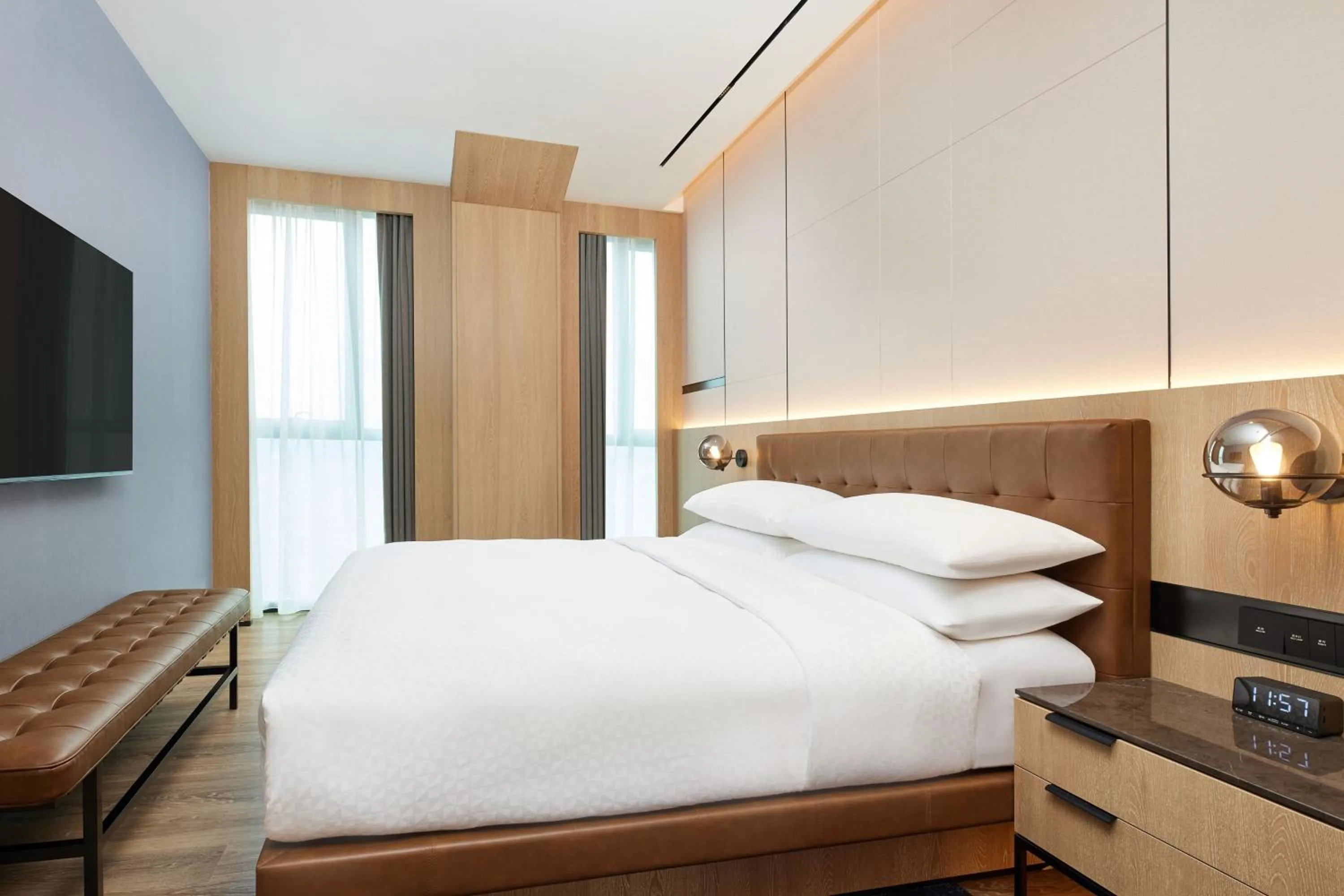 Photo of the whole room, Bed in Four Points by Sheraton Huzhou