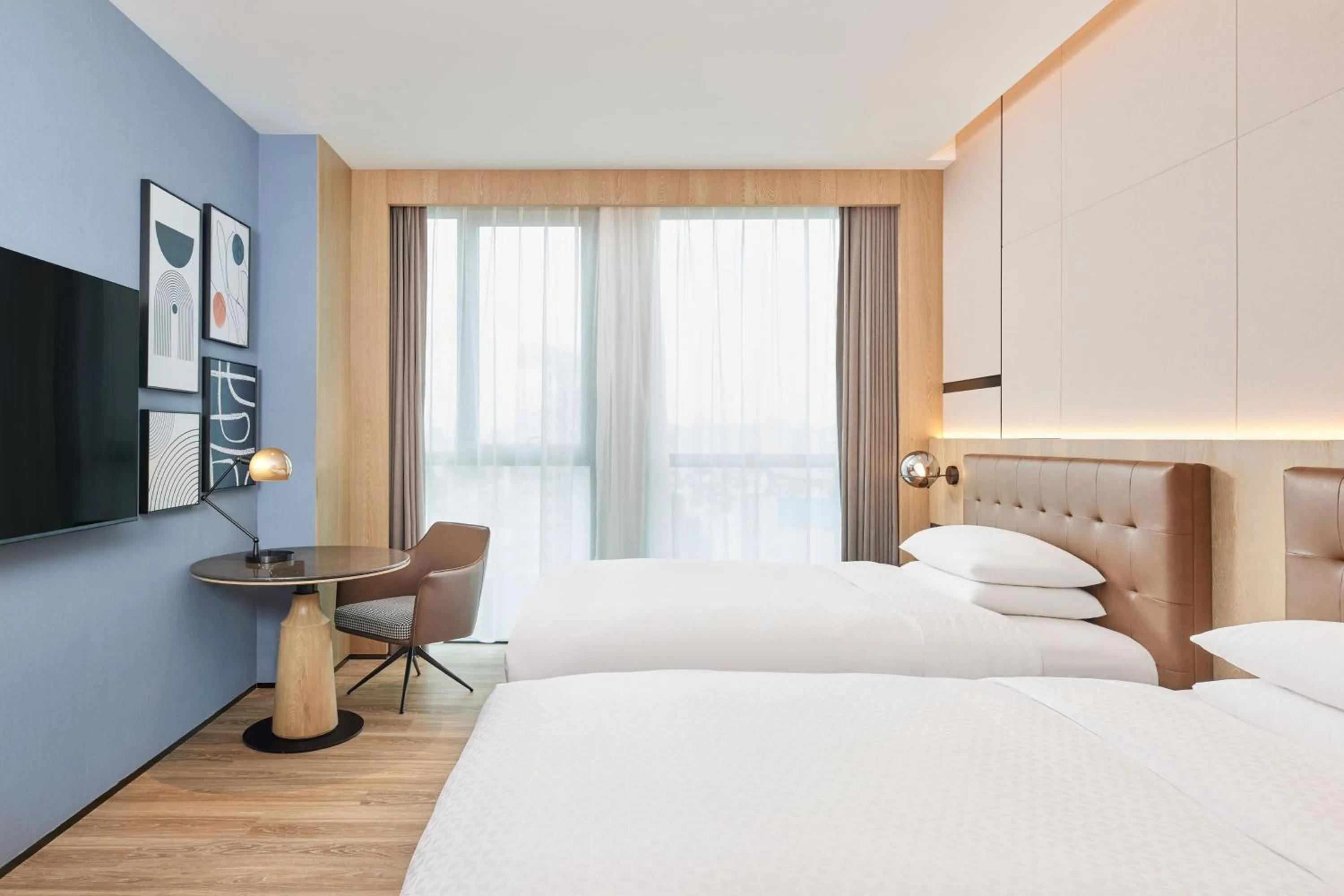 Photo of the whole room, Bed in Four Points by Sheraton Huzhou