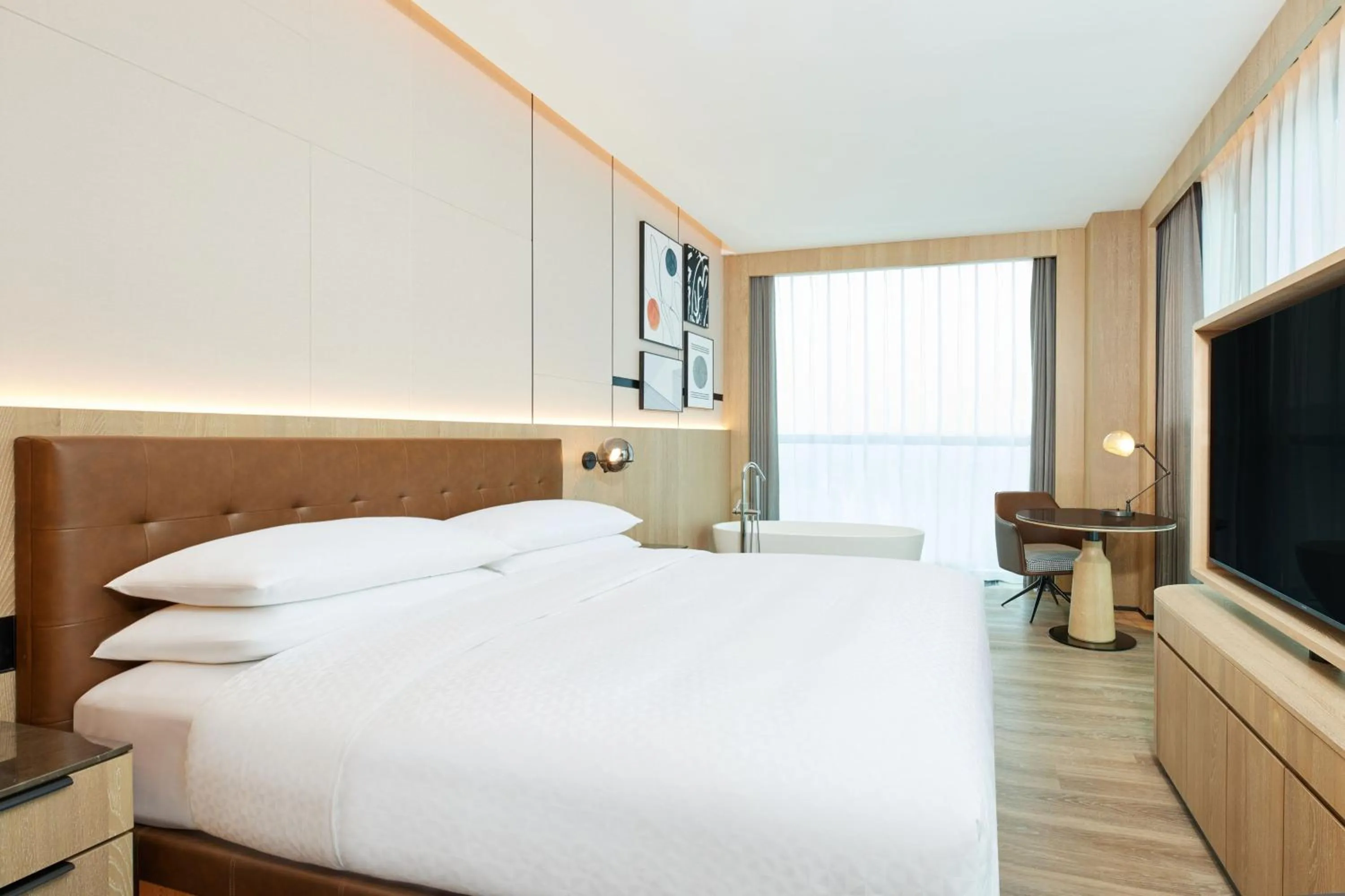 Photo of the whole room, Bed in Four Points by Sheraton Huzhou