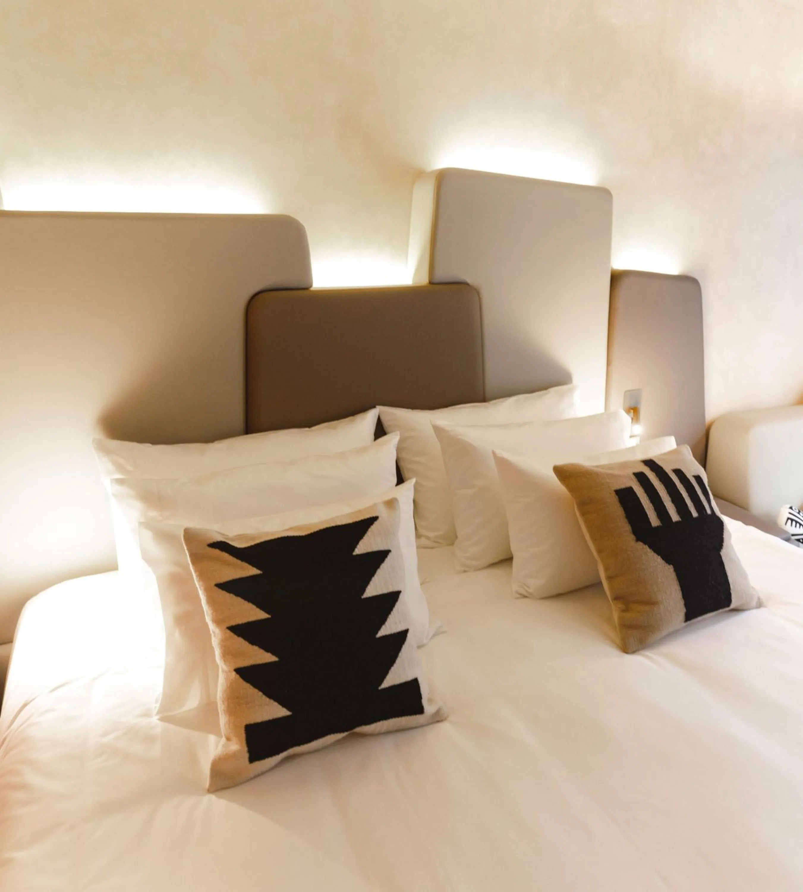 Bedroom, Bed in Nhow Lima