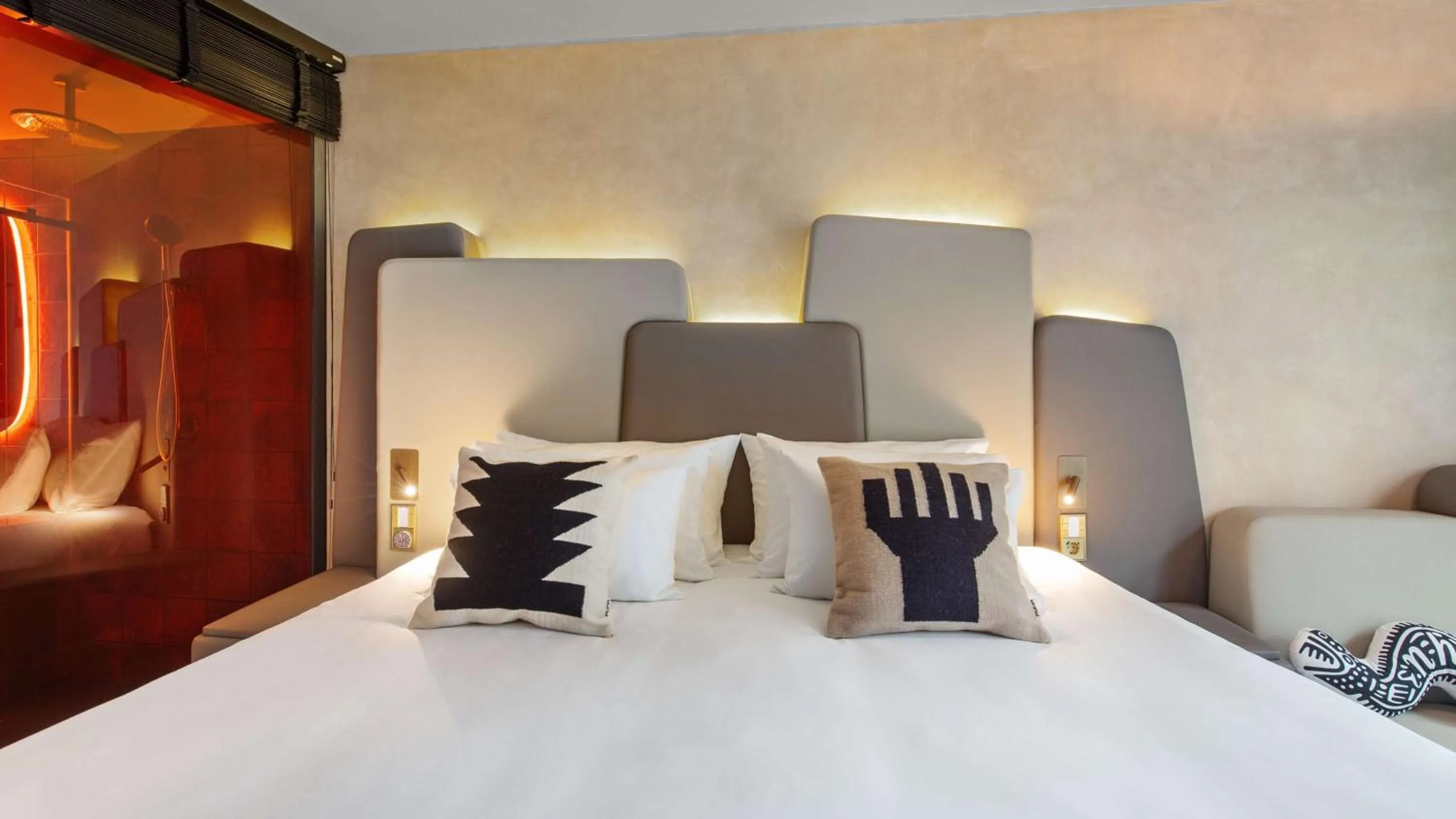 Bedroom, Bed in Nhow Lima