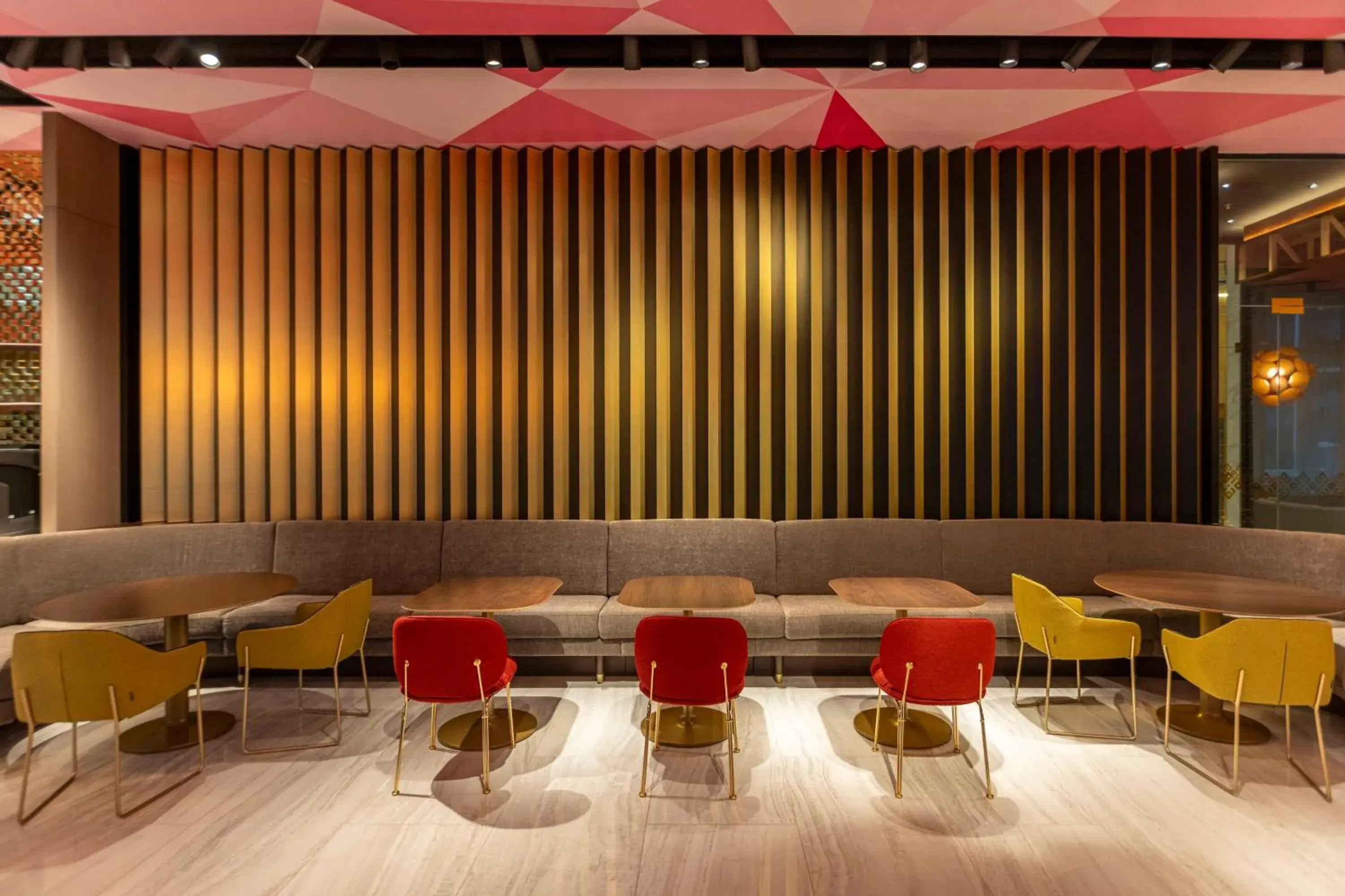 Restaurant/places to eat in Nhow Lima Restaurant/places to eat in Nhow Lima