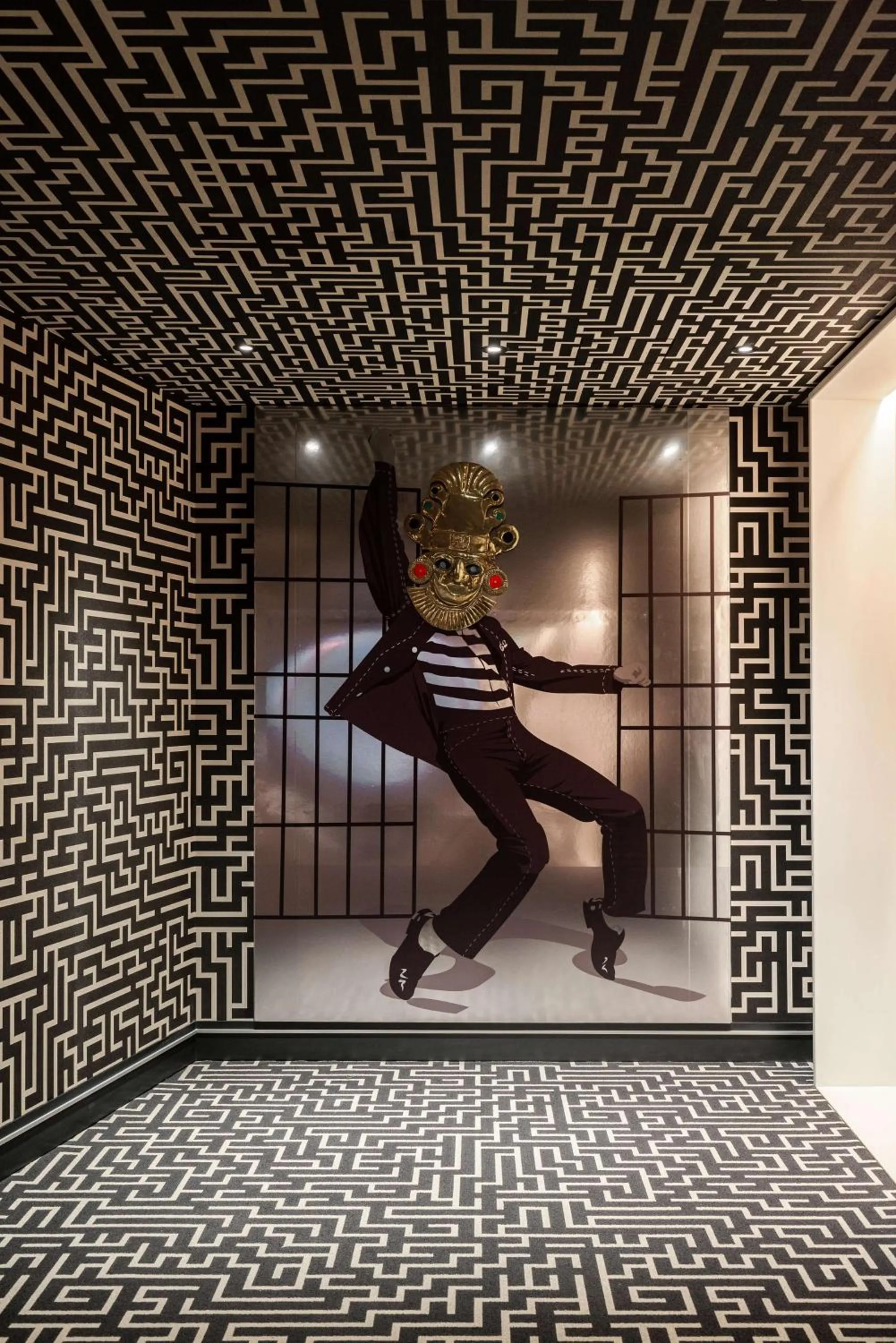 Property building in Nhow Lima