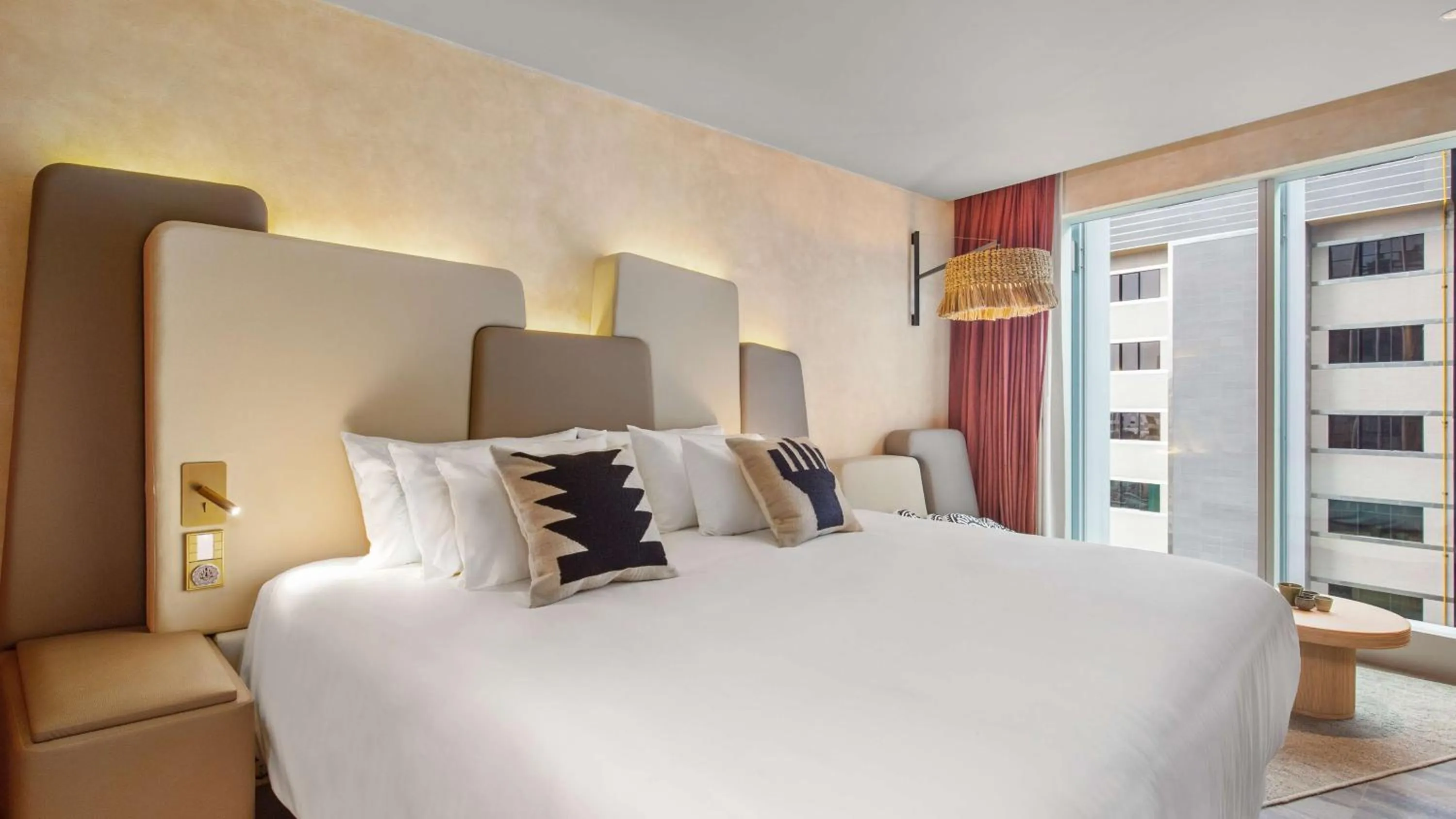 Bedroom, Bed in Nhow Lima