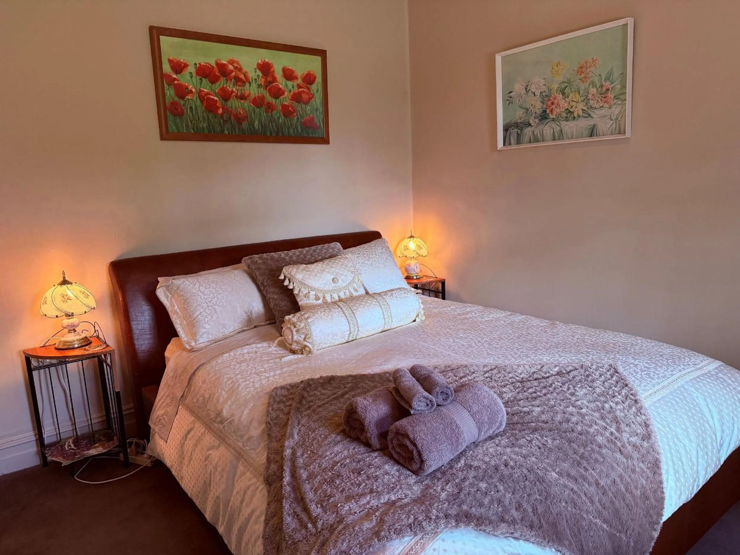 Bed in Anglesea House Inn