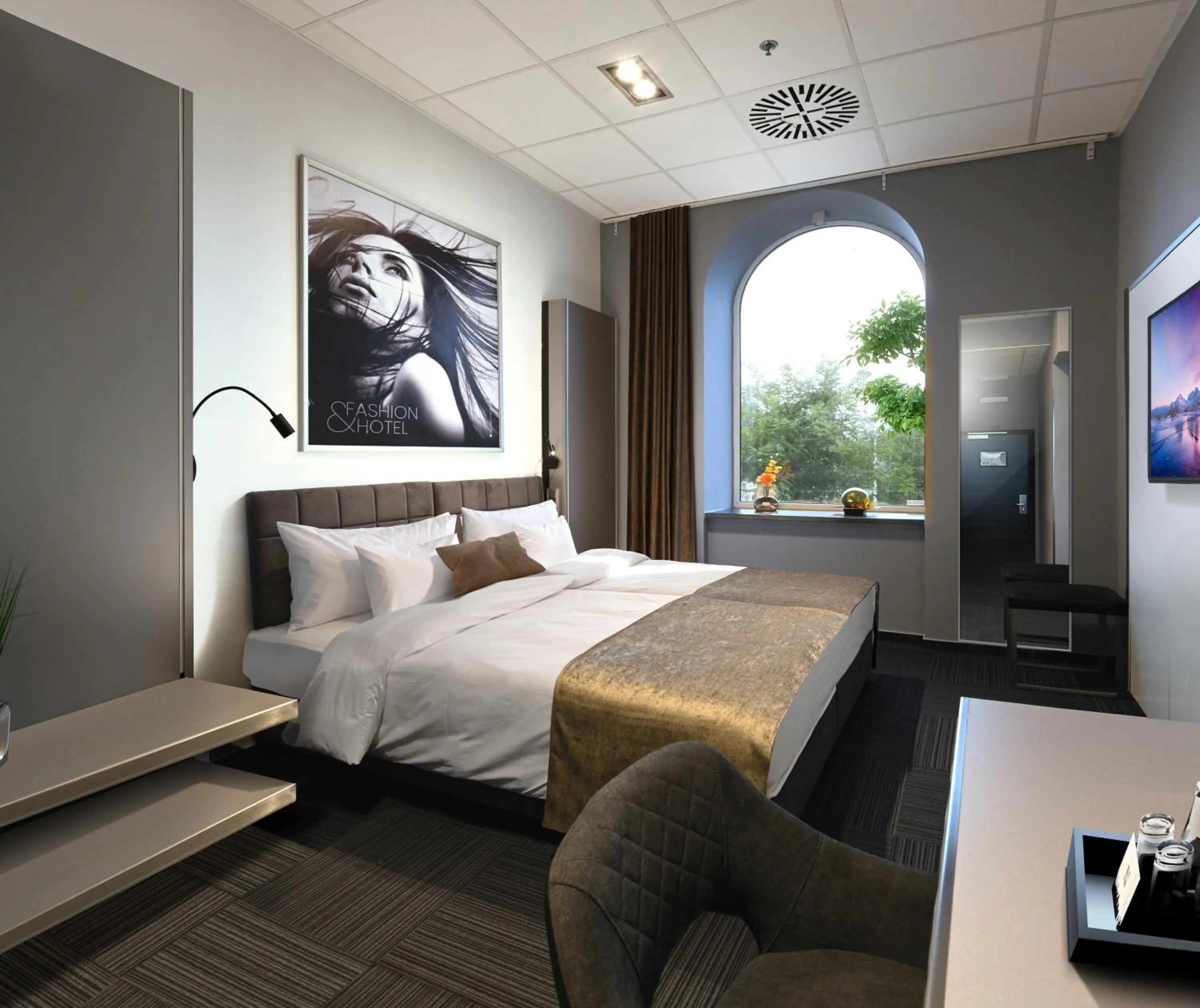 Bedroom, Bed in Fashion City Hotel Superior