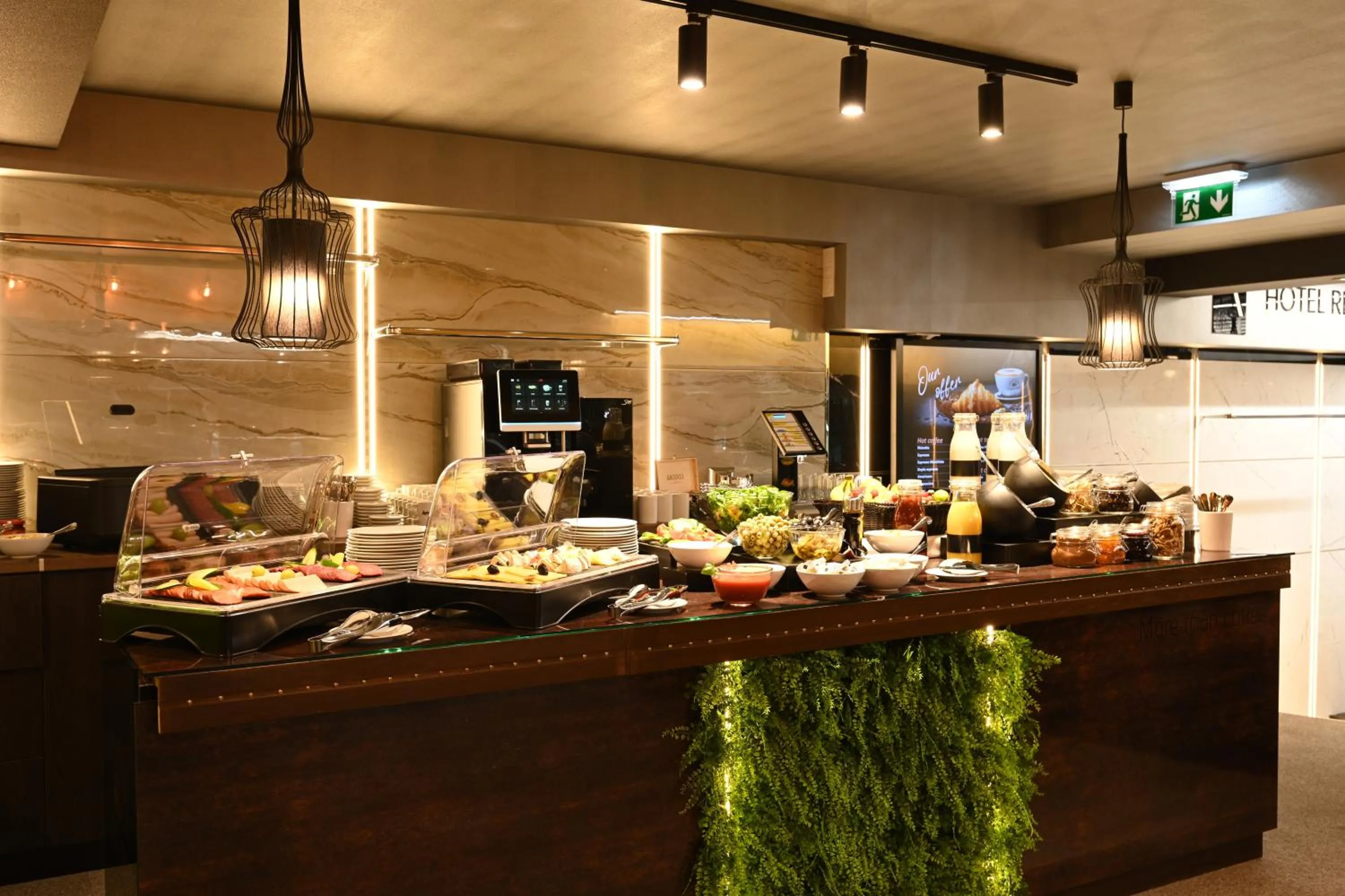 Breakfast in Fashion City Hotel Superior