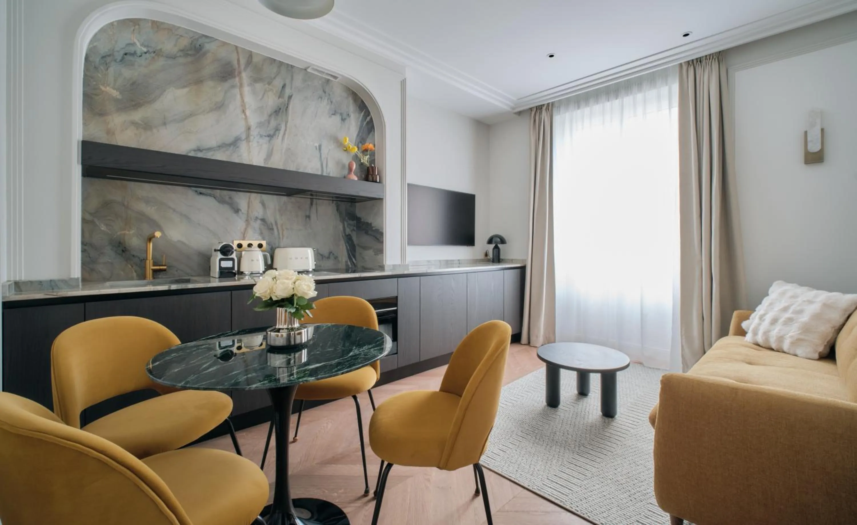 TV and multimedia in Nestay Les Halles