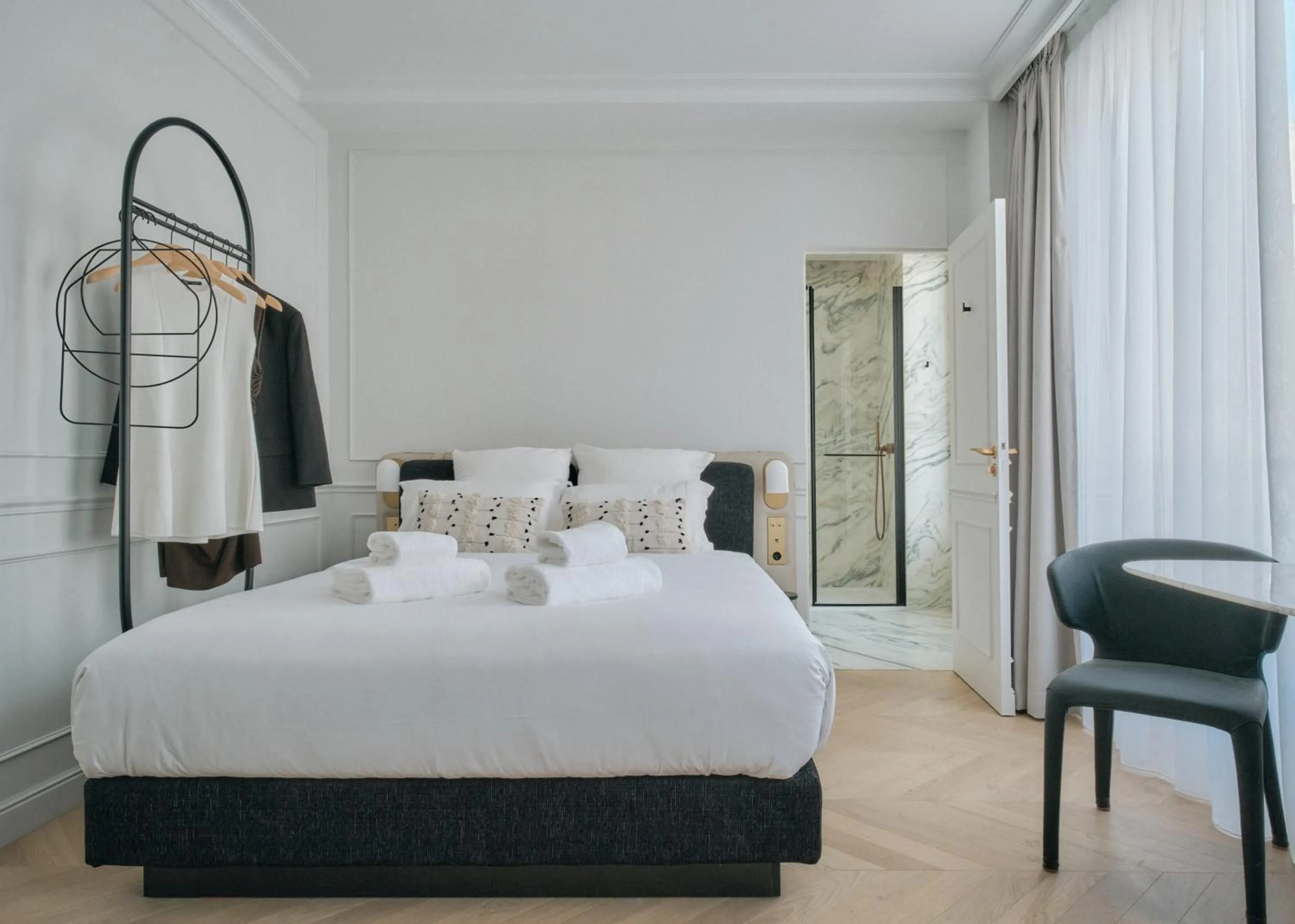 Bed in Nestay Les Halles