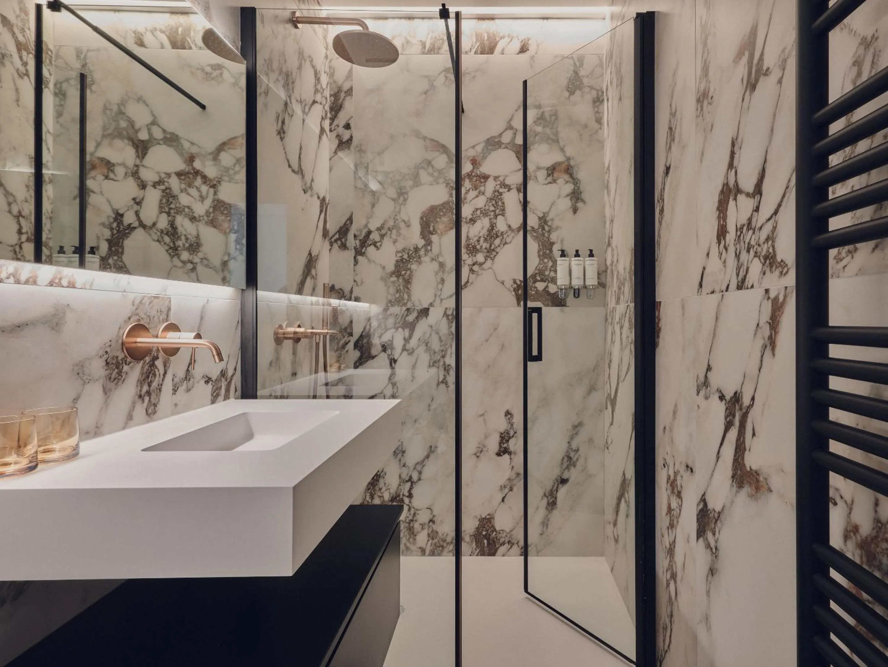 Shower in Nestay Sentier