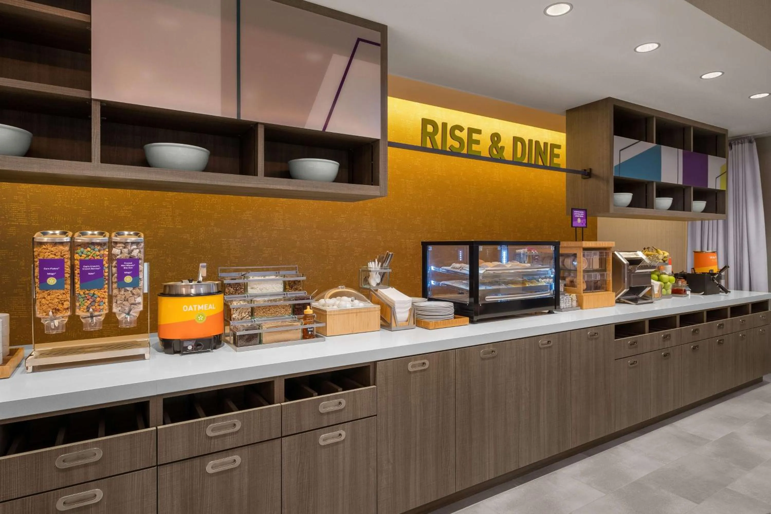 Breakfast in Home2 Suites By Hilton Eureka