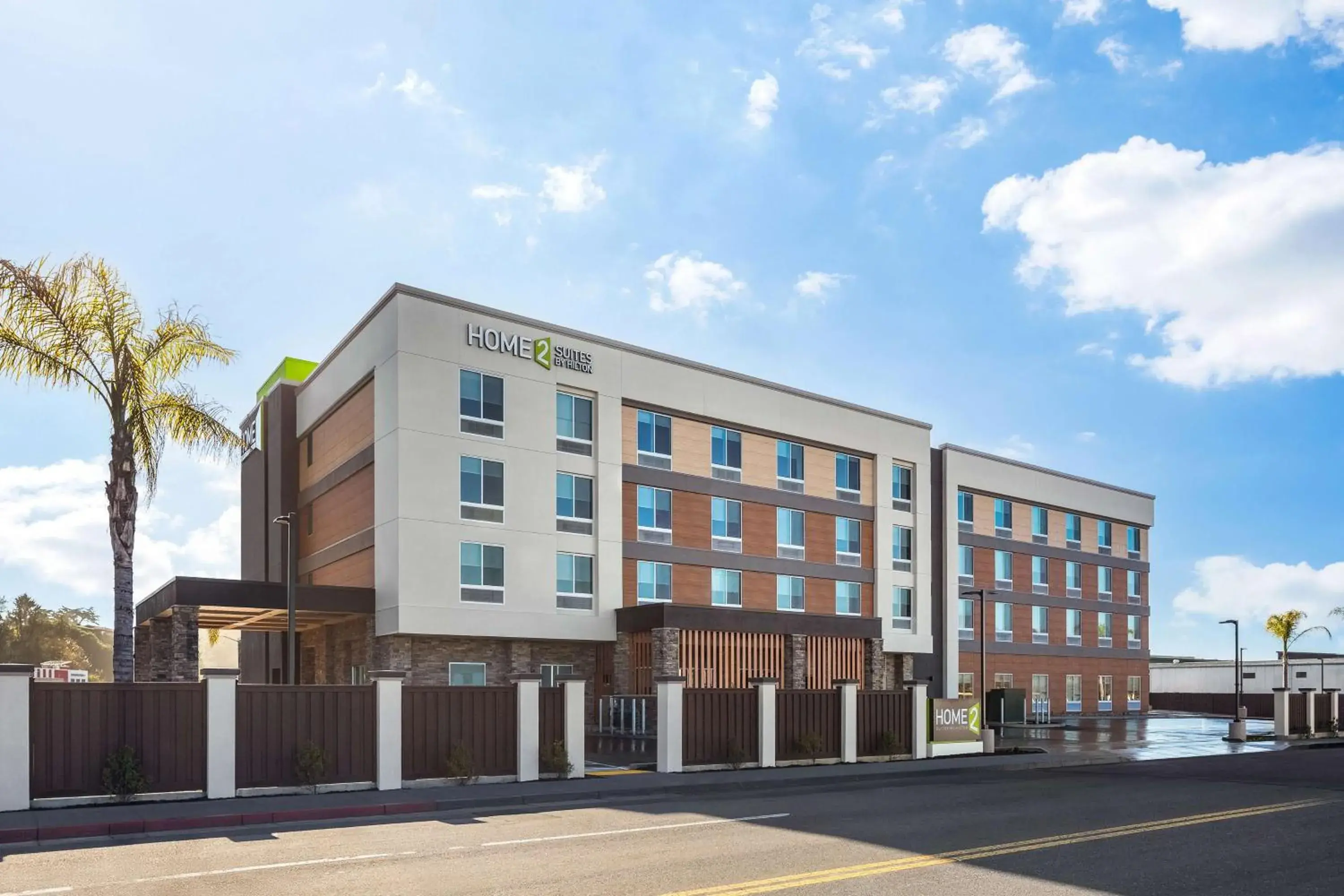 Property building in Home2 Suites By Hilton Eureka Property building in Home2 Suites By Hilton Eureka