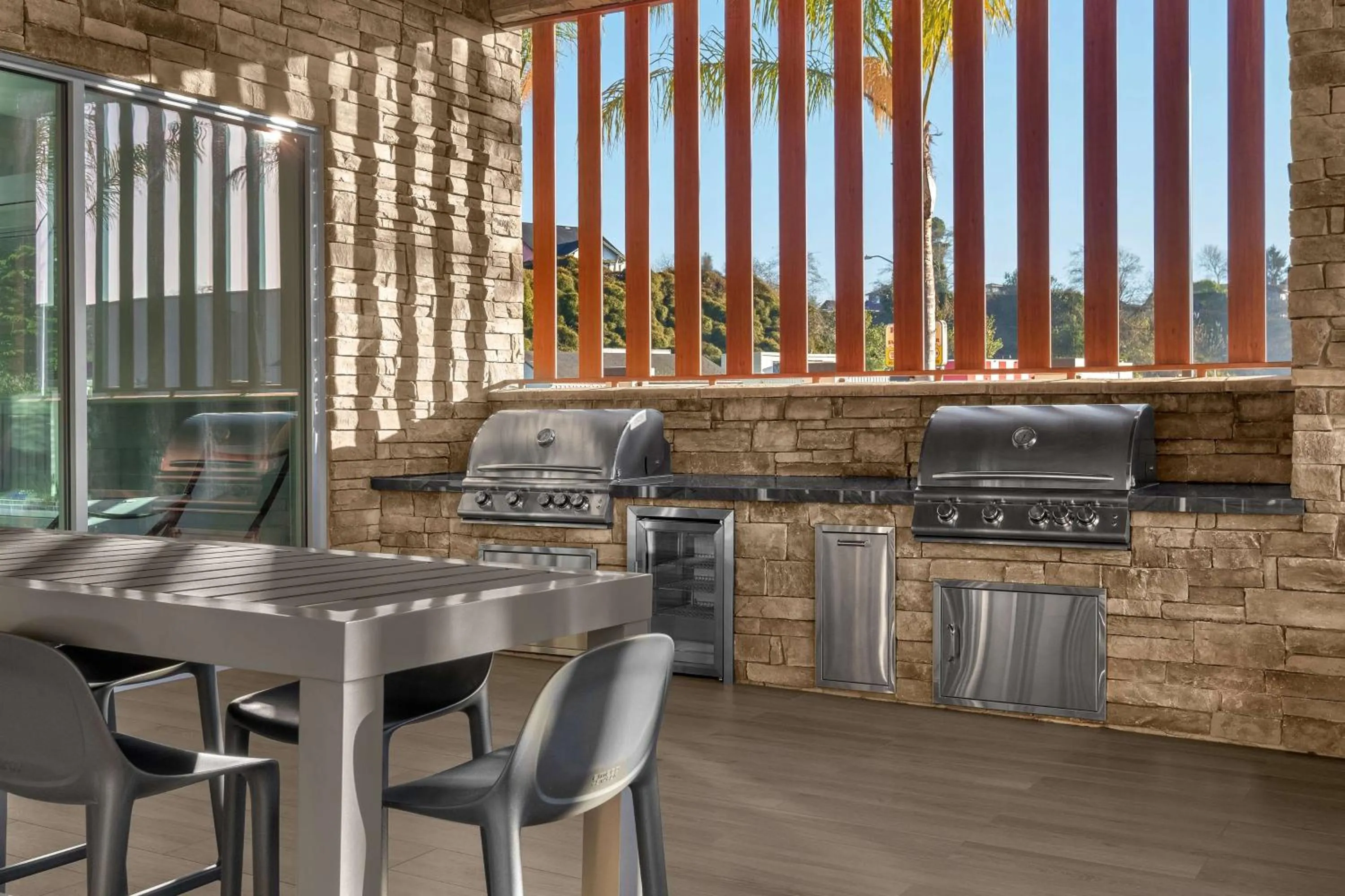 Patio in Home2 Suites By Hilton Eureka