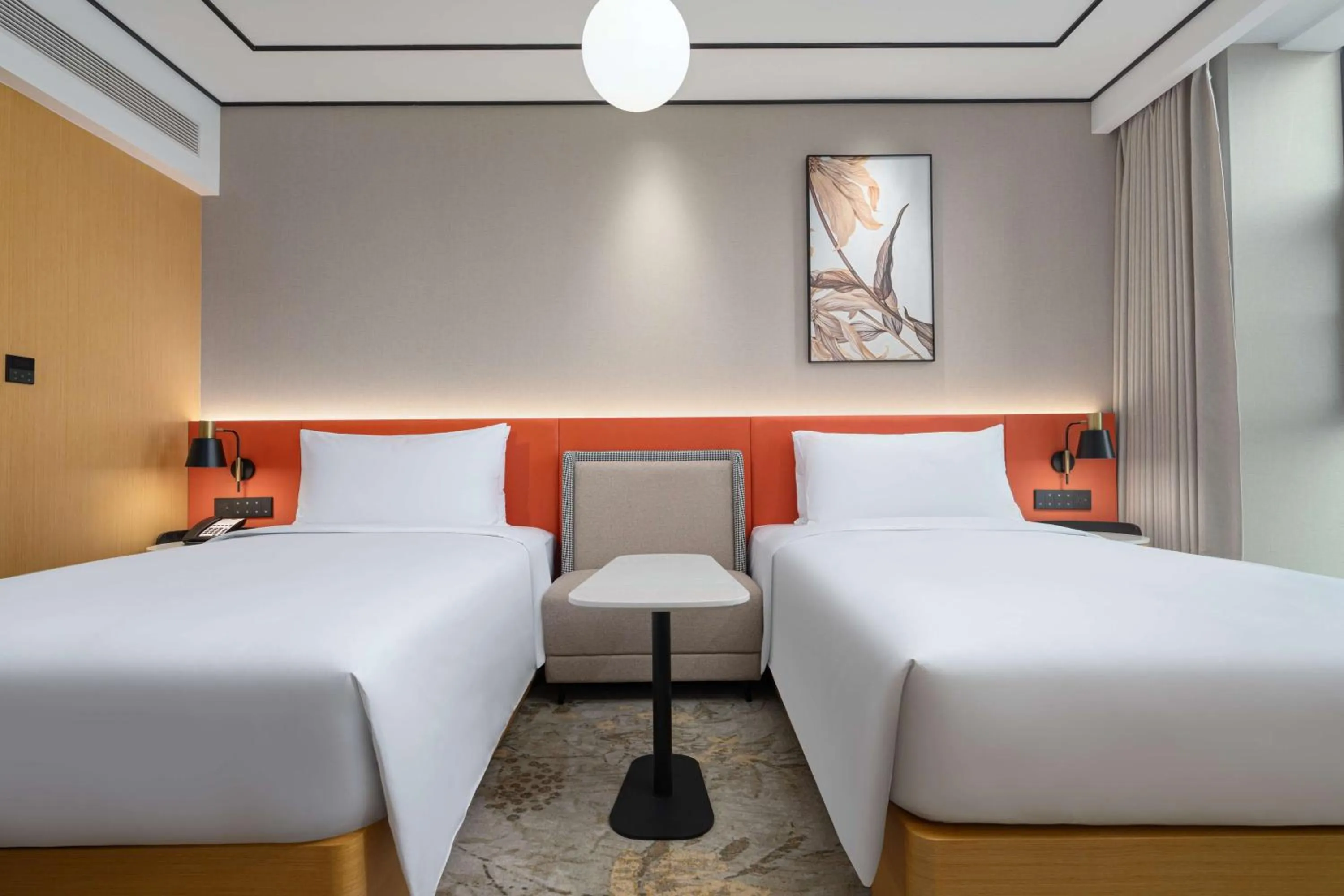 Bed in Hilton Garden Inn Beijing Huaxiang Tiantan Hospital