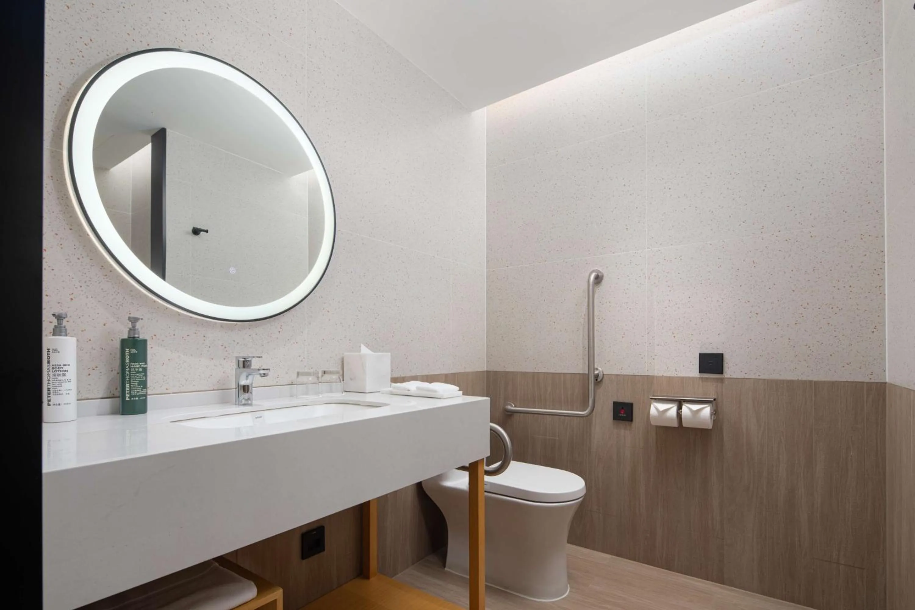 Bathroom in Hilton Garden Inn Beijing Huaxiang Tiantan Hospital