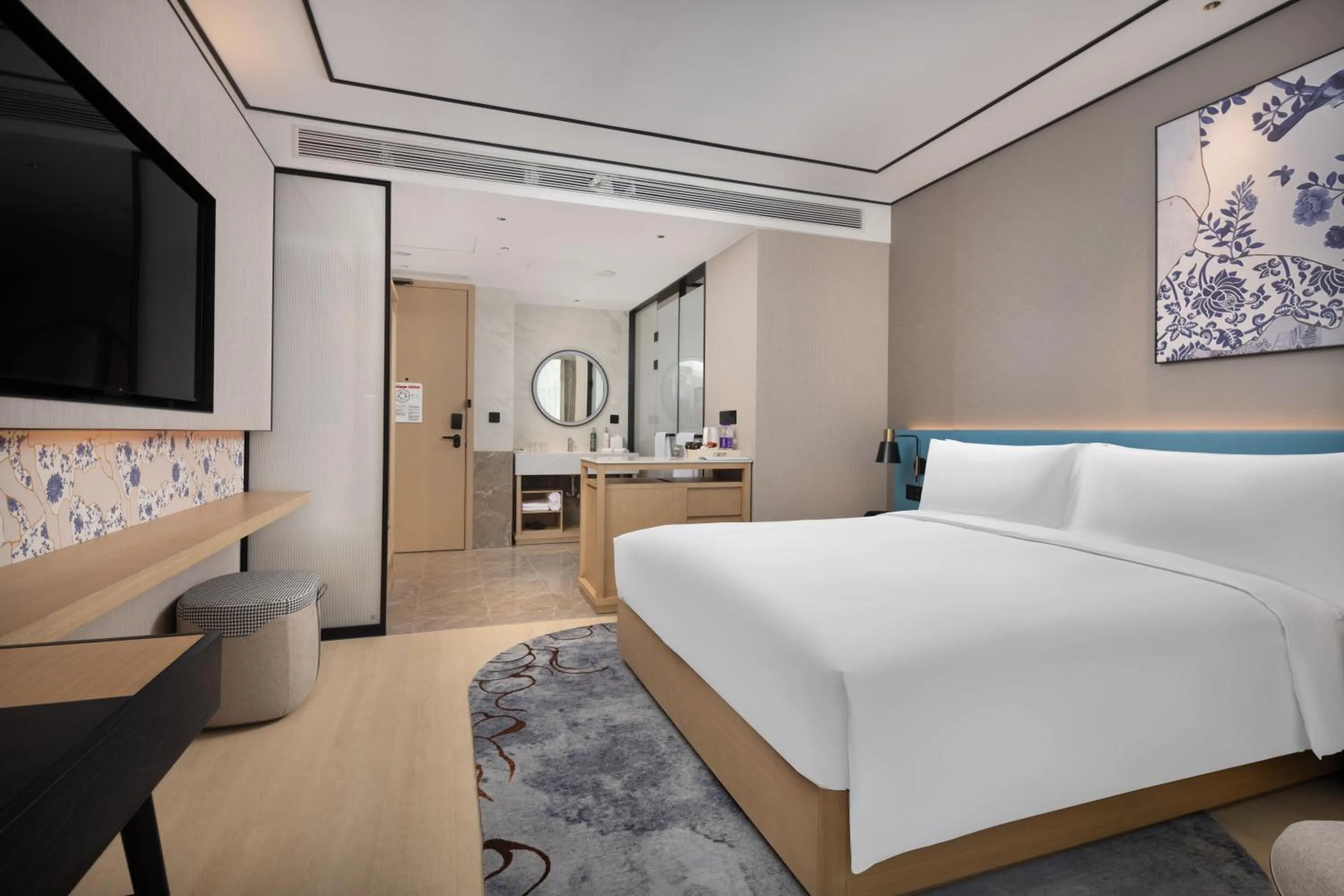 Photo of the whole room, Bed in Hilton Garden Inn Jingdezhen Taoyuan Valley