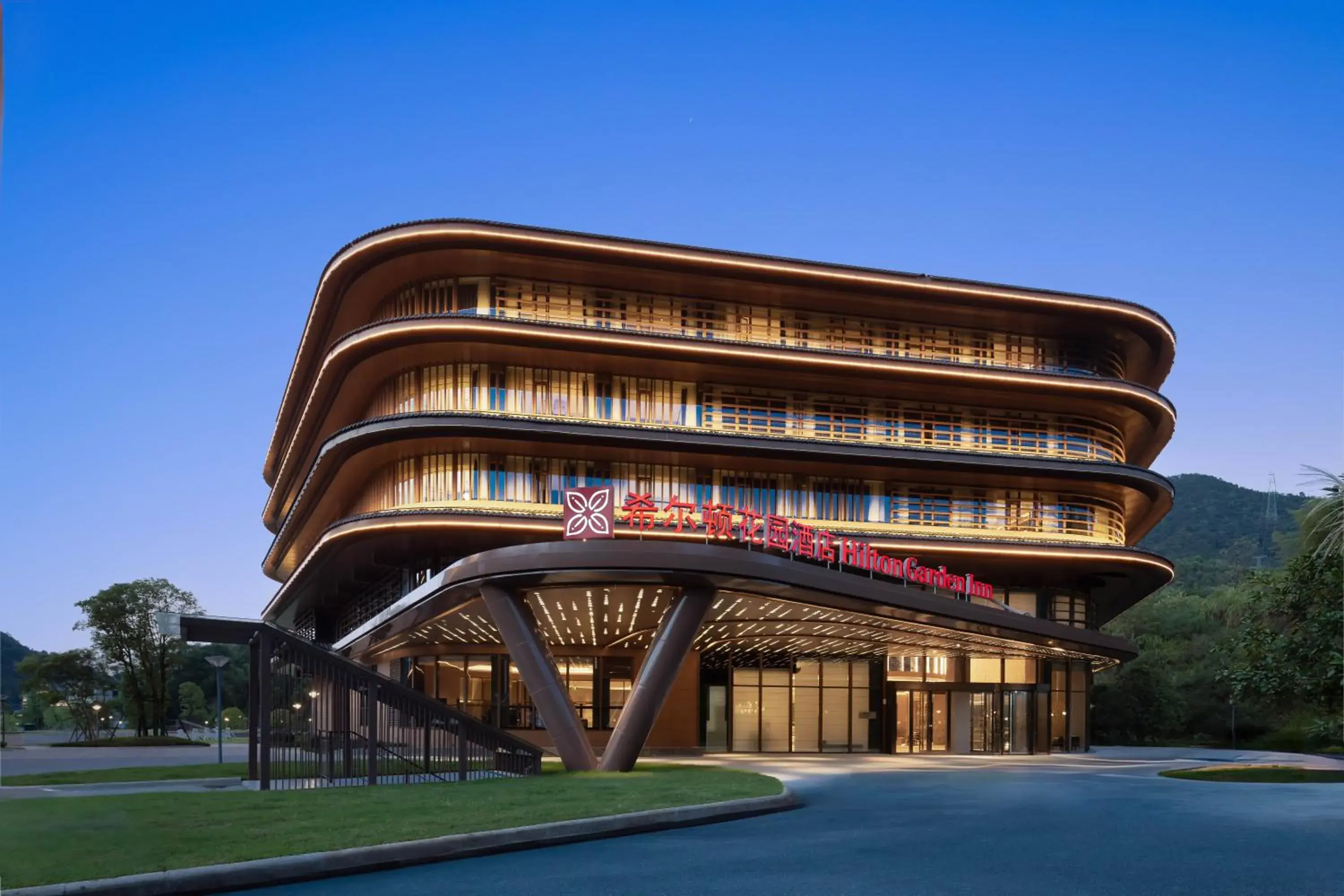 Property building in Hilton Garden Inn Jingdezhen Taoyuan Valley Property building in Hilton Garden Inn Jingdezhen Taoyuan Valley