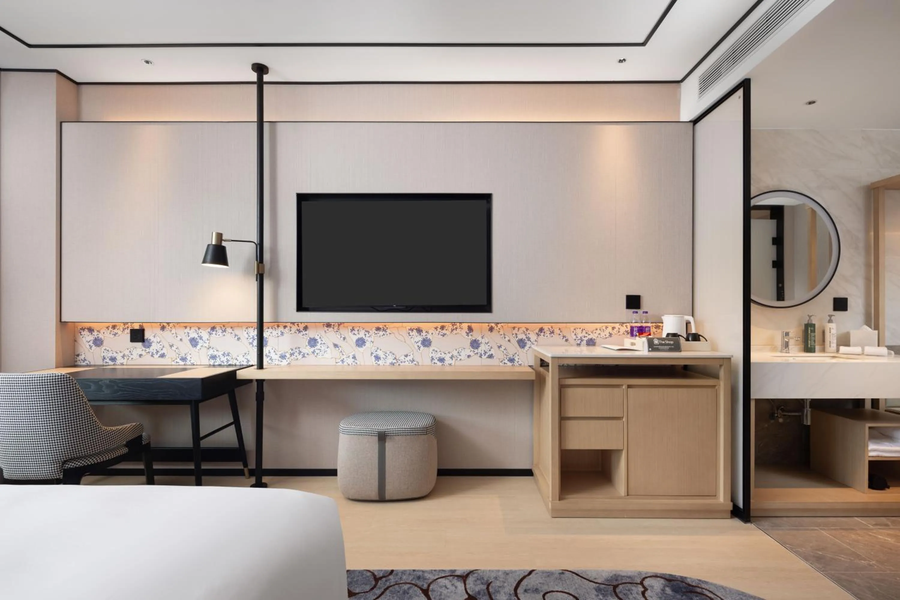 Seating area in Hilton Garden Inn Jingdezhen Taoyuan Valley