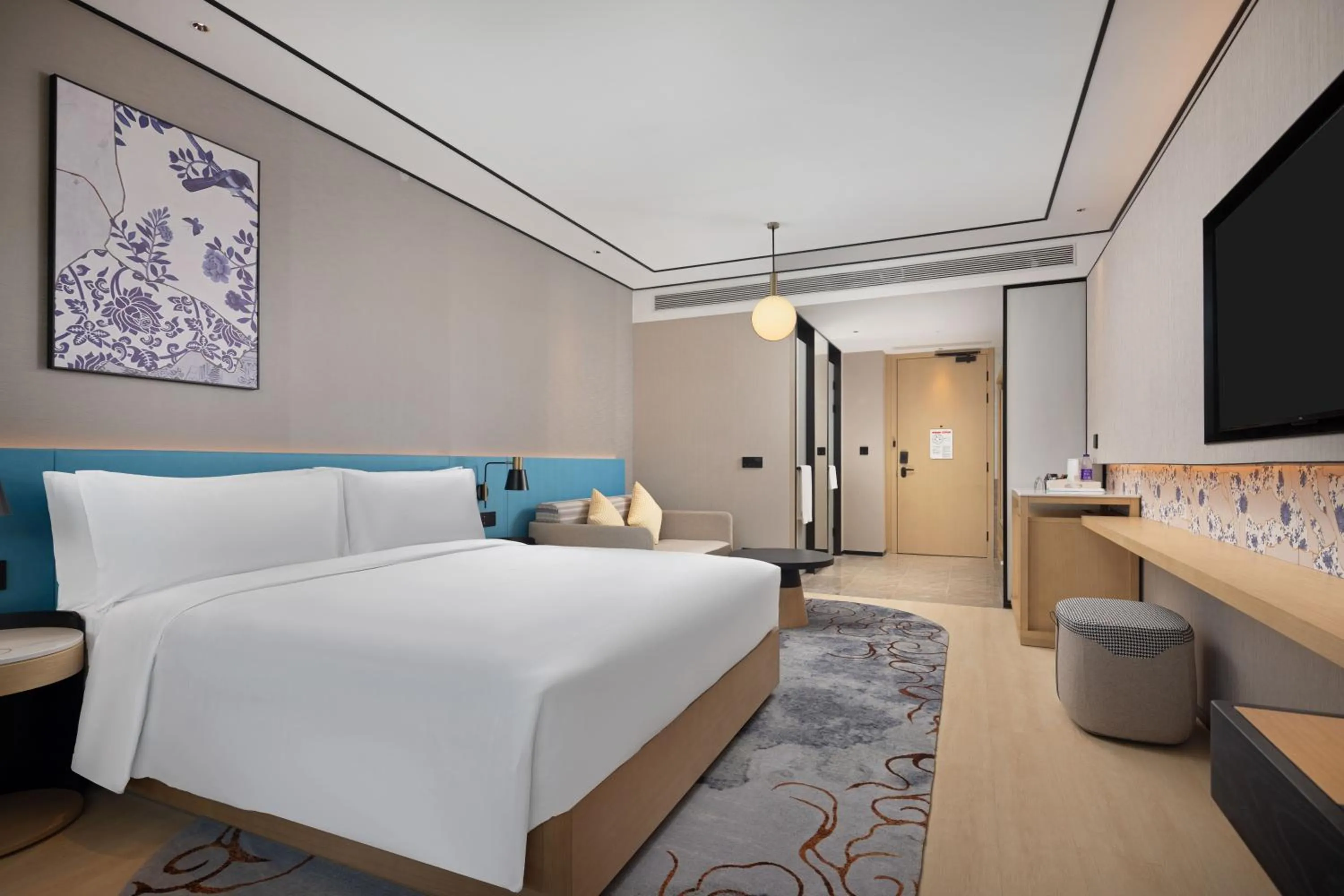 Photo of the whole room, Bed in Hilton Garden Inn Jingdezhen Taoyuan Valley