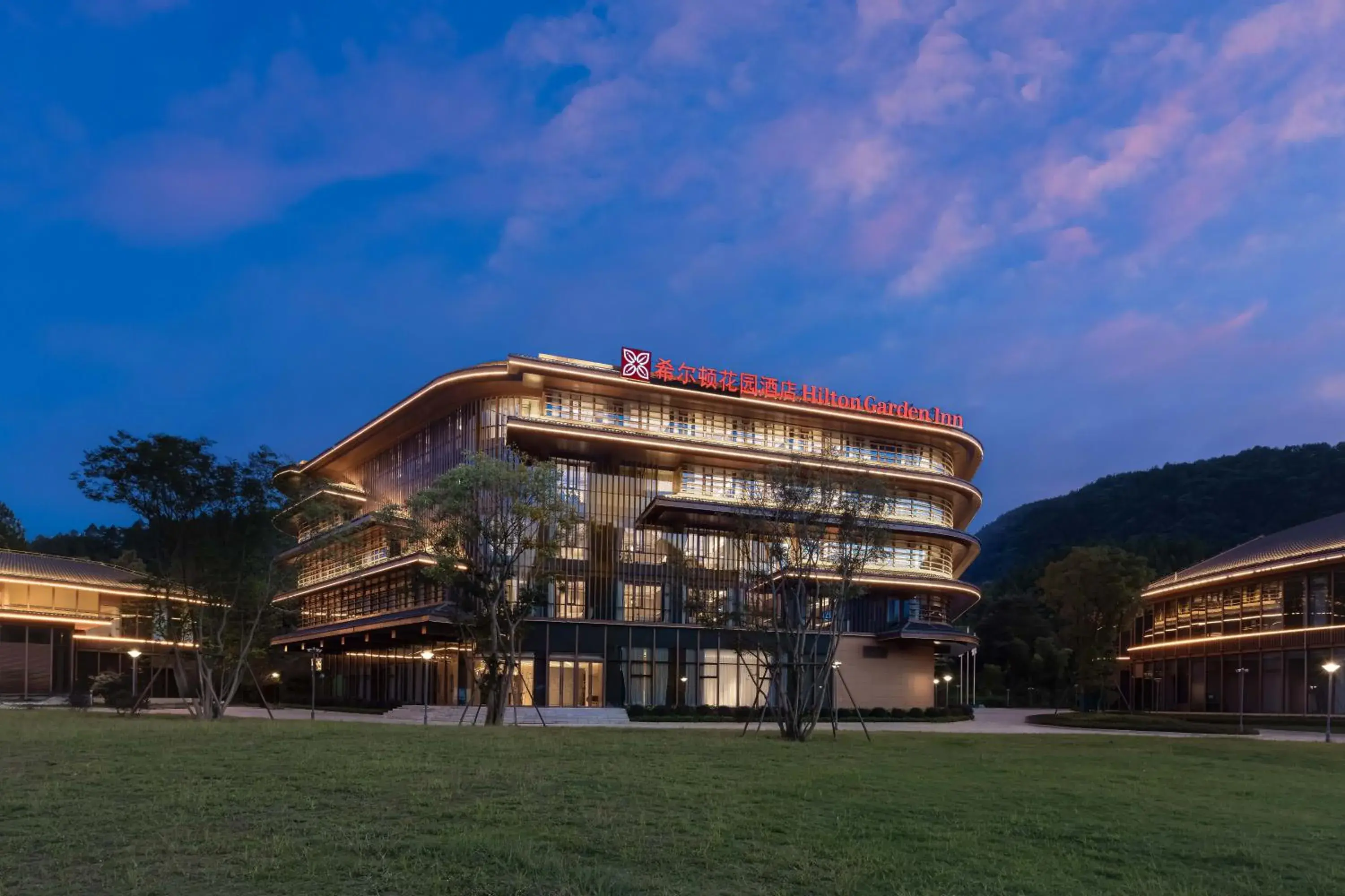 Property building in Hilton Garden Inn Jingdezhen Taoyuan Valley Property building in Hilton Garden Inn Jingdezhen Taoyuan Valley