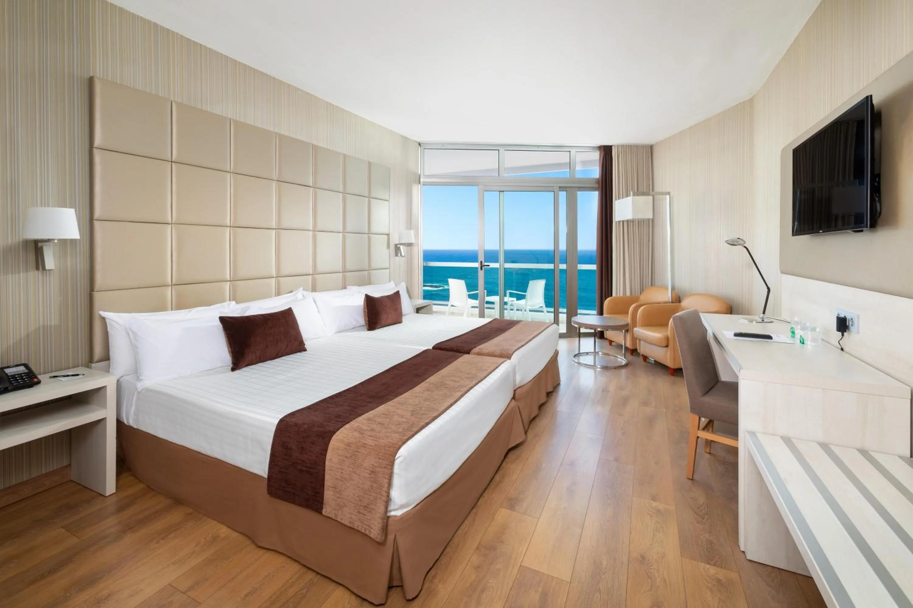 Photo of the whole room, Bed in Hotel Best Semiramis